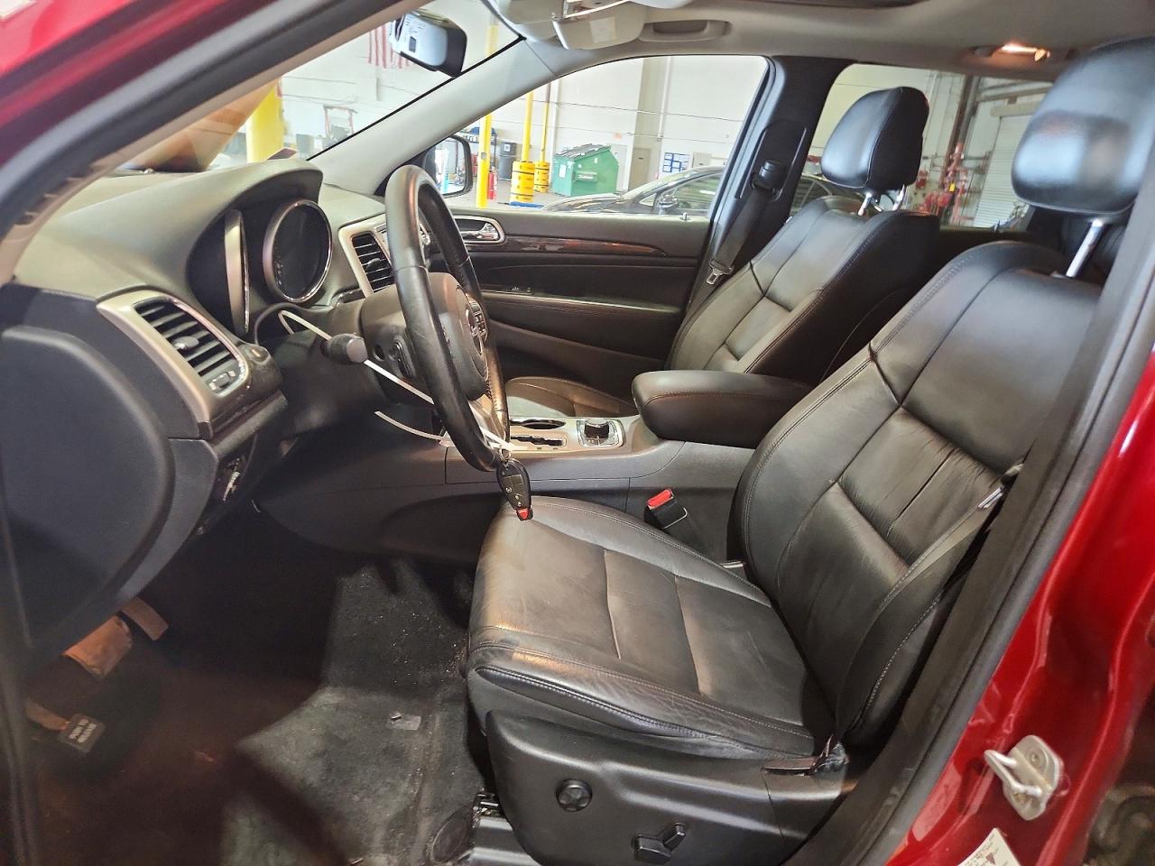 2012 Jeep Grand Cherokee Laredo Red vin: 1C4RJFAG0CC115784