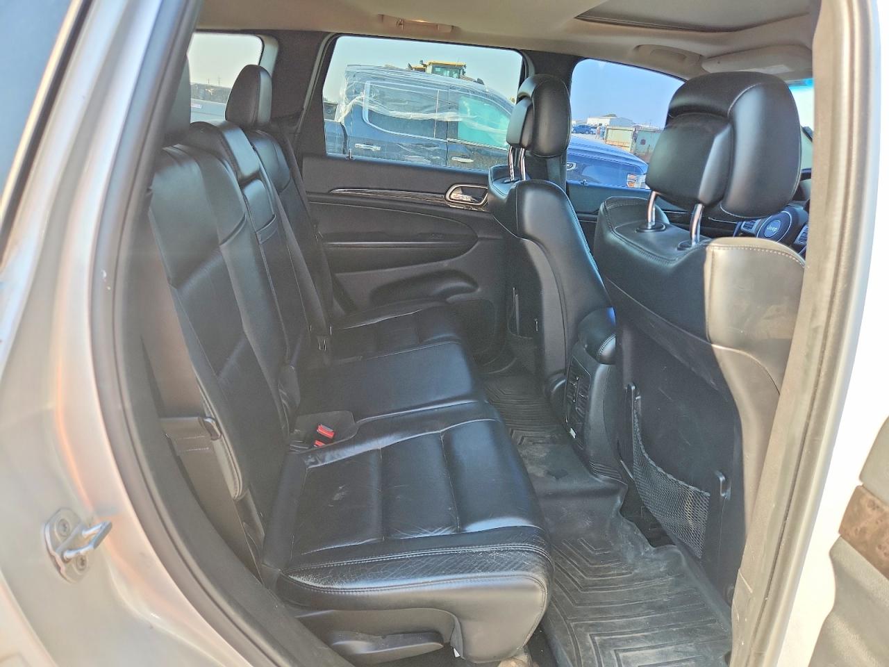 2012 Jeep Grand Cherokee Laredo Silver vin: 1C4RJFAG0CC149823