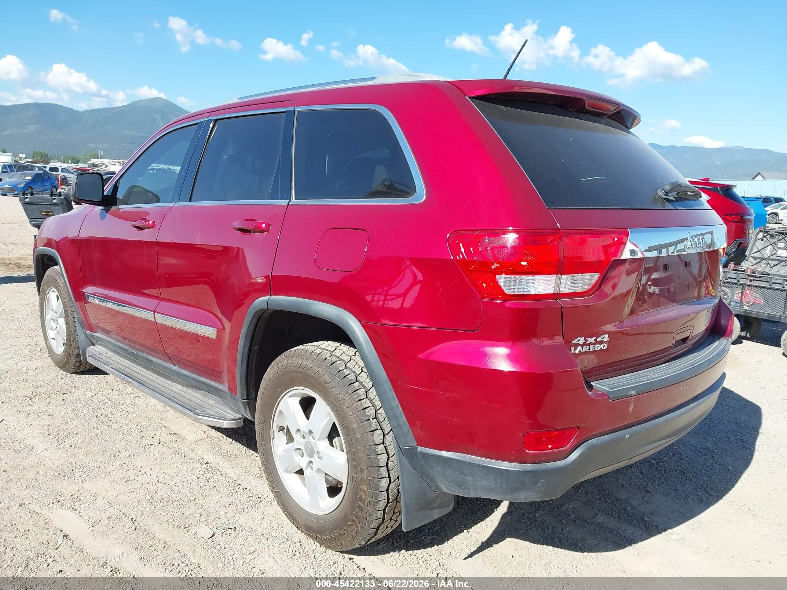 2012 Jeep Grand Cherokee Laredo Red vin: 1C4RJFAG0CC185432