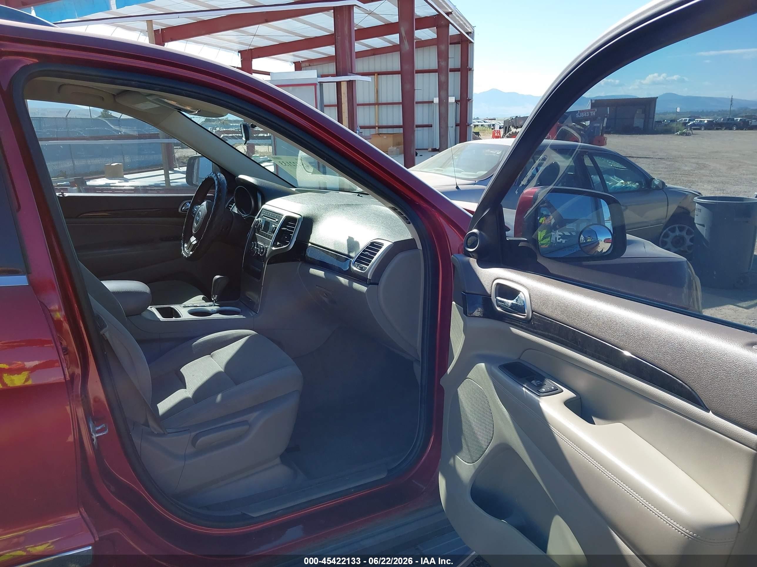 2012 Jeep Grand Cherokee Laredo Red vin: 1C4RJFAG0CC185432