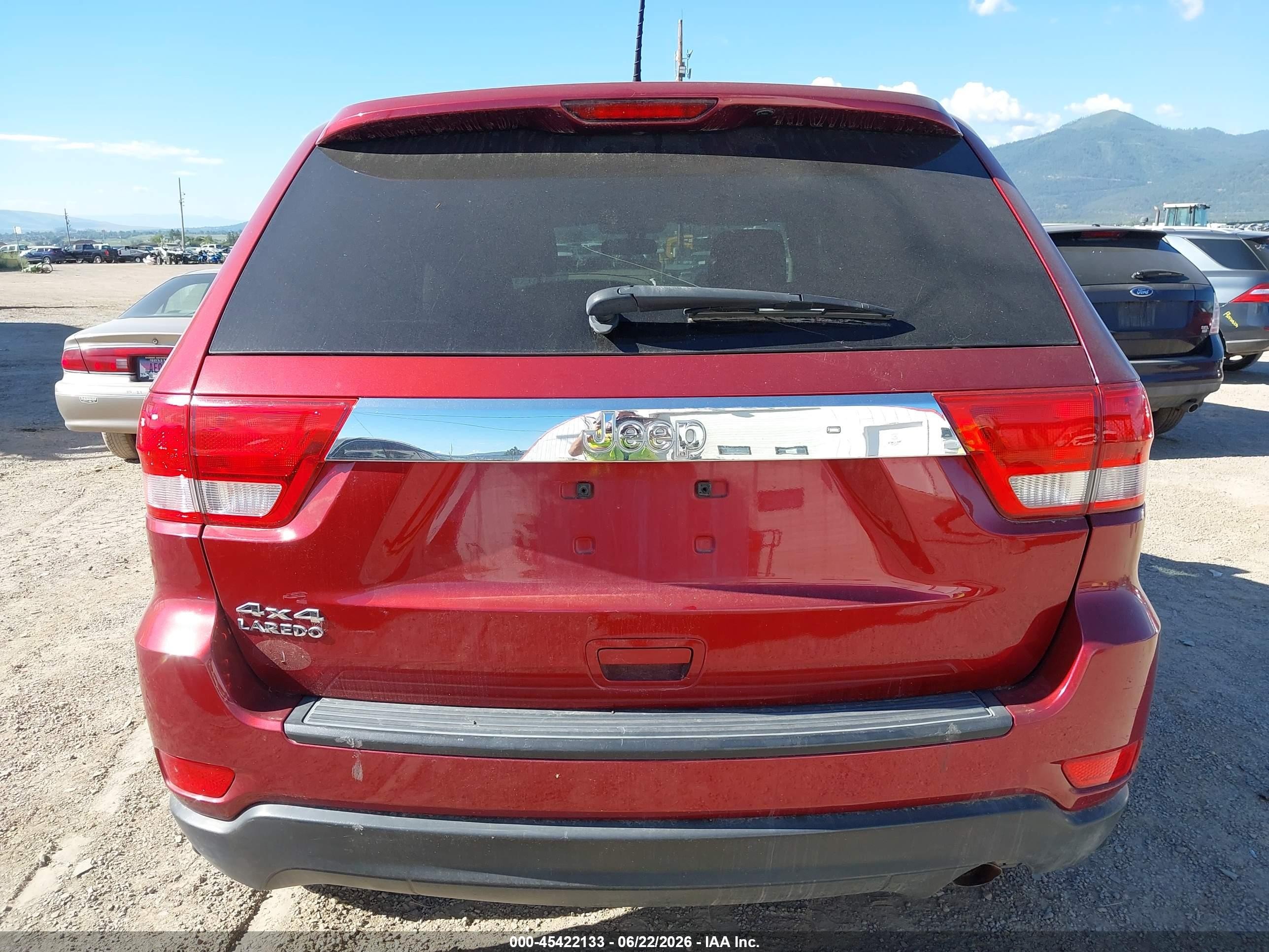 2012 Jeep Grand Cherokee Laredo Red vin: 1C4RJFAG0CC185432