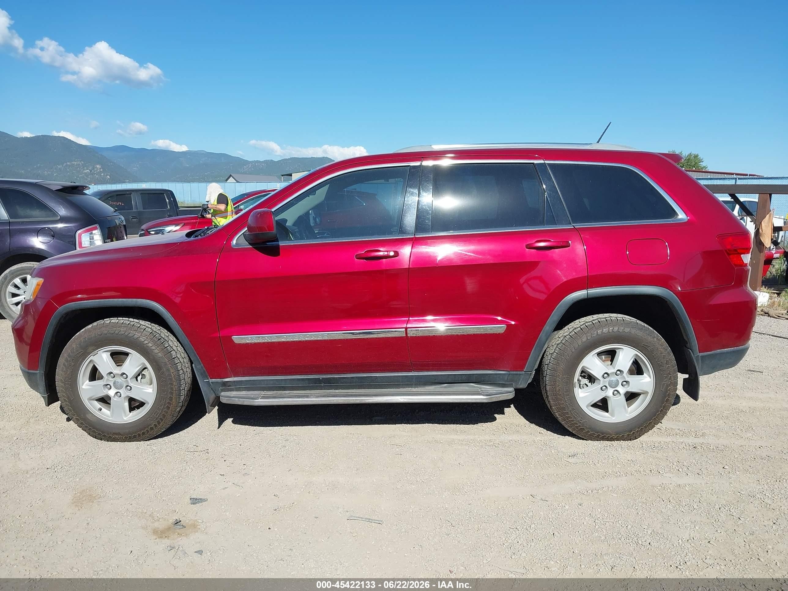 2012 Jeep Grand Cherokee Laredo Red vin: 1C4RJFAG0CC185432