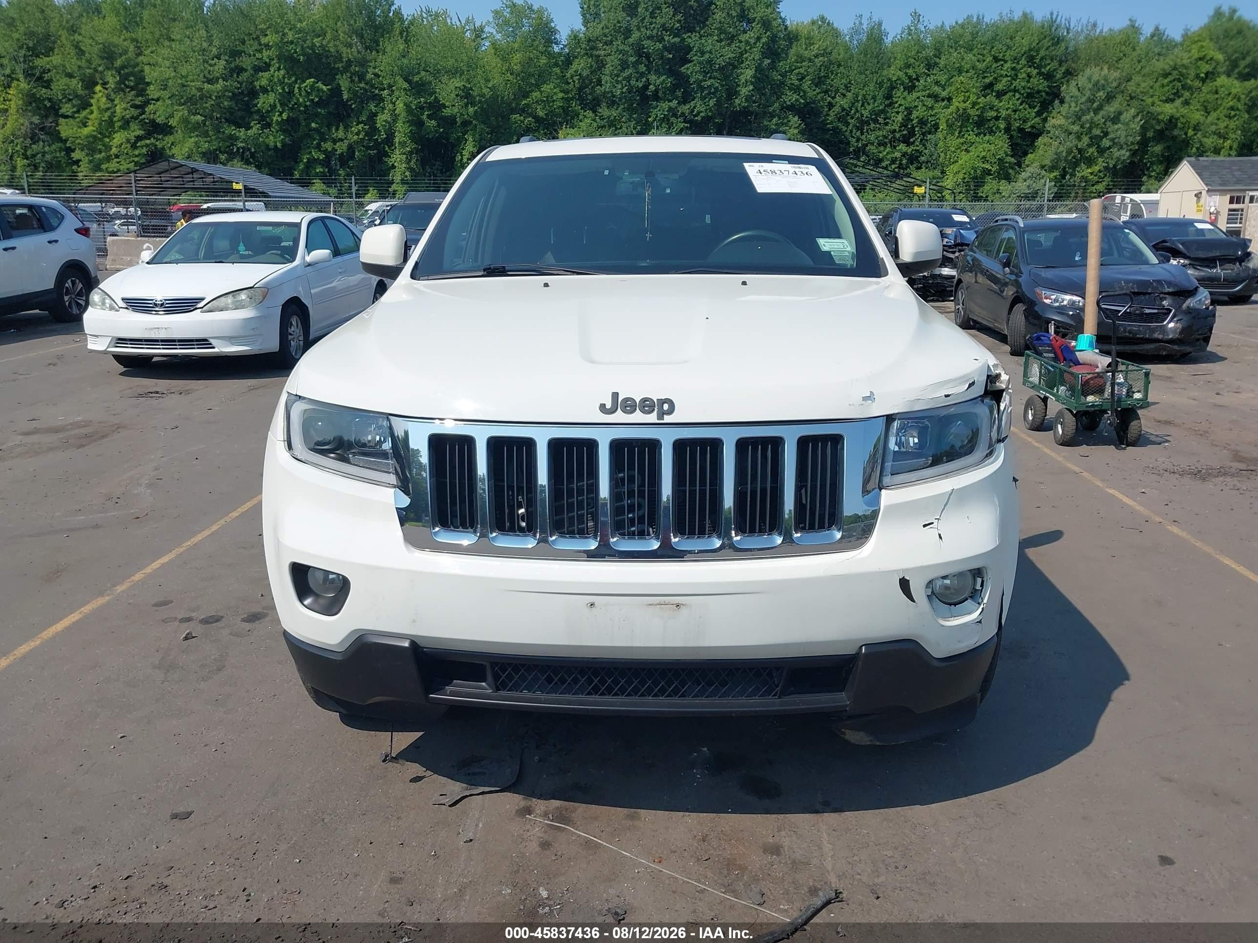2012 Jeep Grand Cherokee Laredo Белый vin: 1C4RJFAG0CC297180
