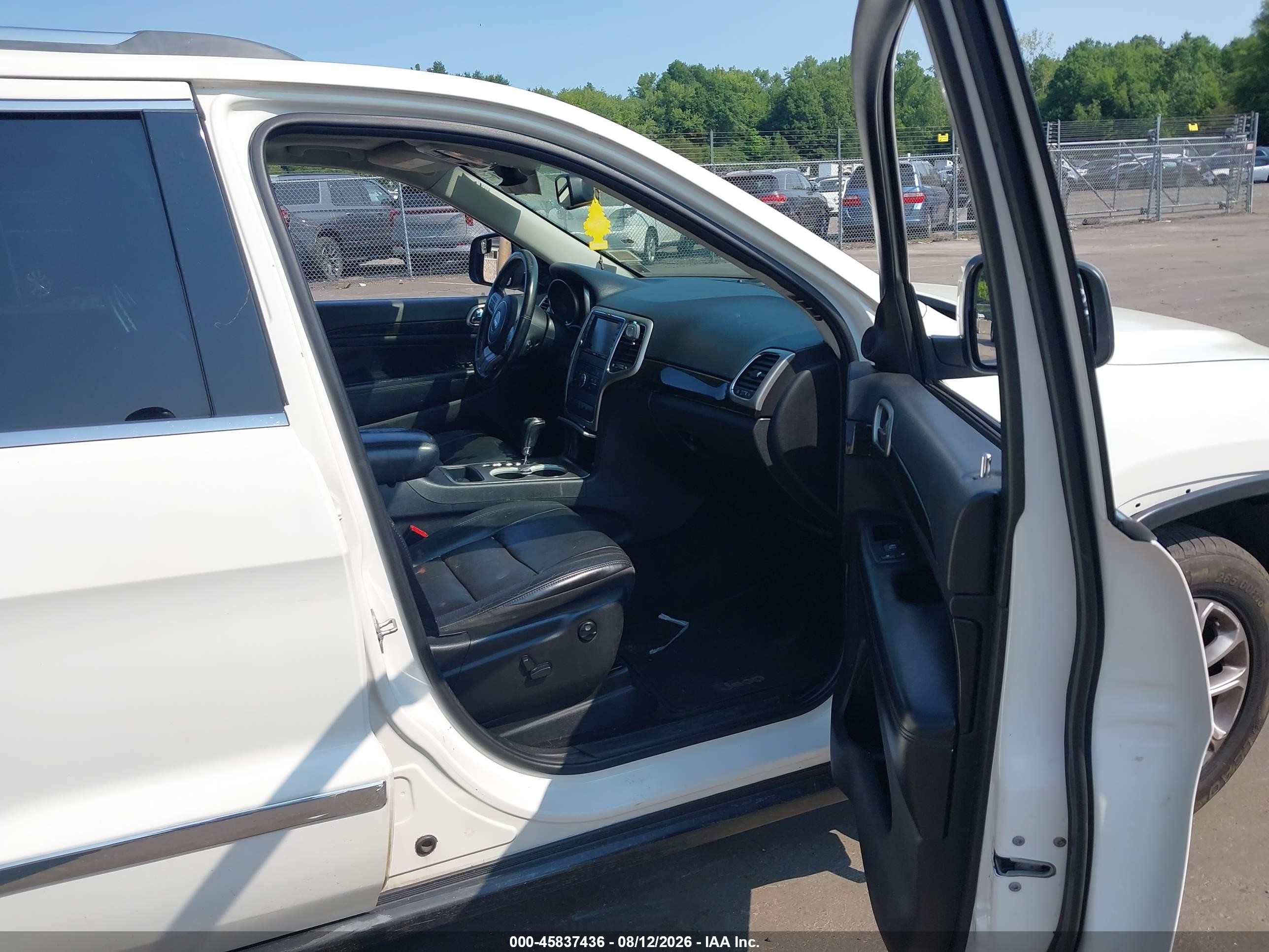 2012 Jeep Grand Cherokee Laredo Белый vin: 1C4RJFAG0CC297180