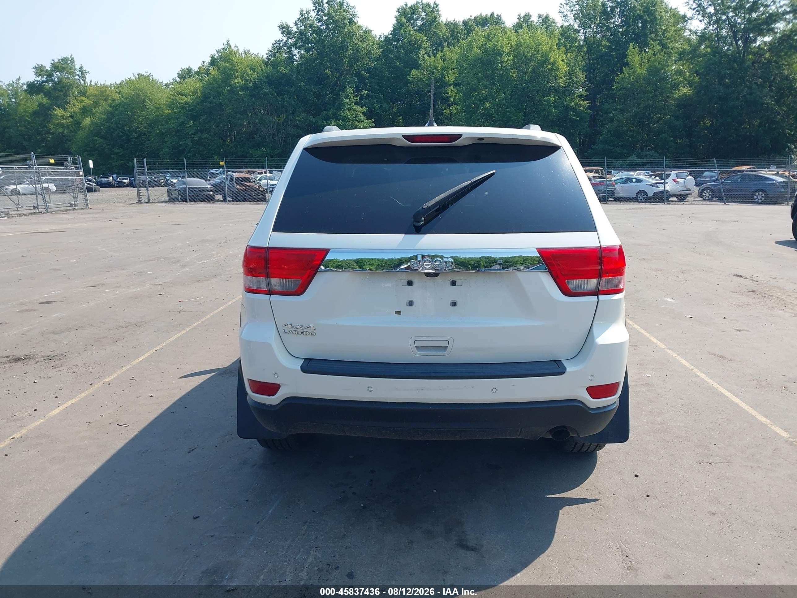 2012 Jeep Grand Cherokee Laredo Белый vin: 1C4RJFAG0CC297180