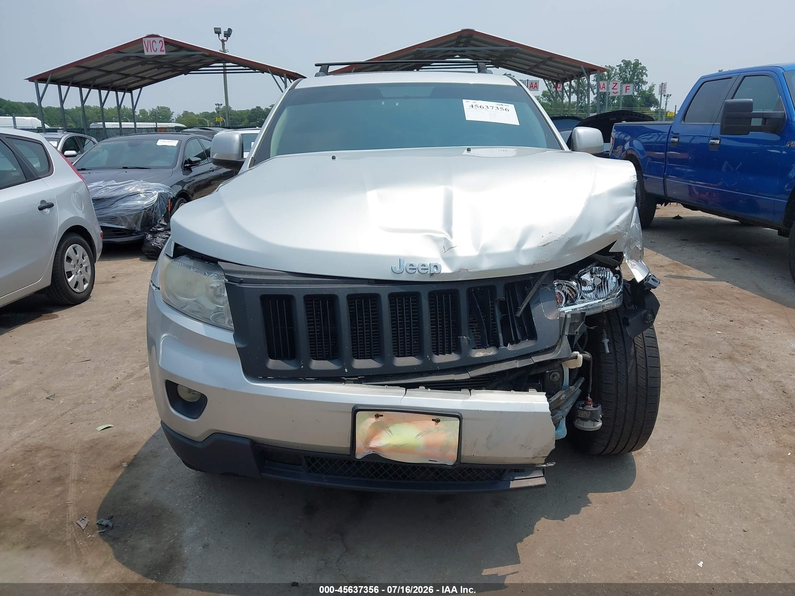 2012 Jeep Grand Cherokee Laredo Silver vin: 1C4RJFAG0CC332929