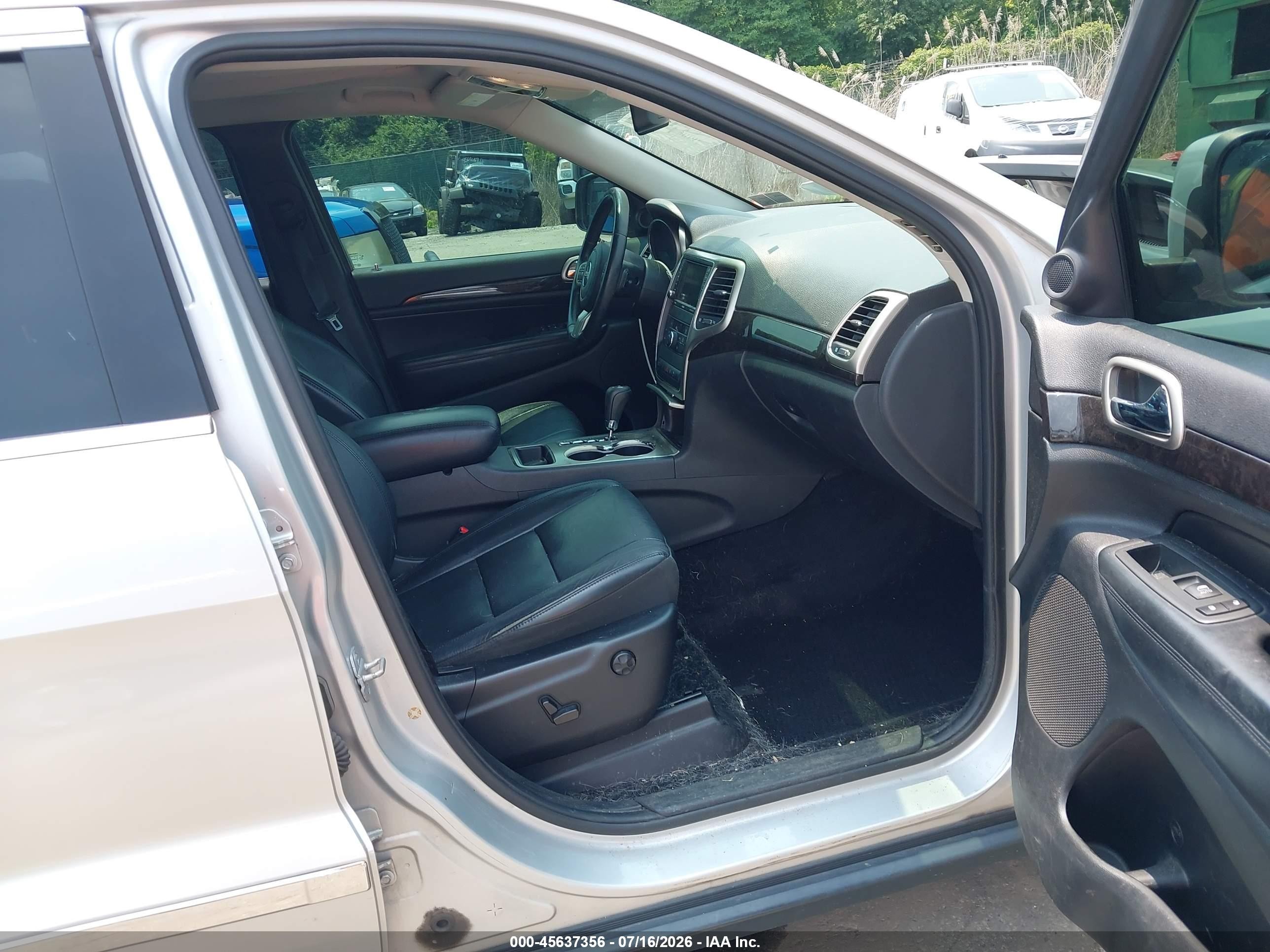 2012 Jeep Grand Cherokee Laredo Silver vin: 1C4RJFAG0CC332929