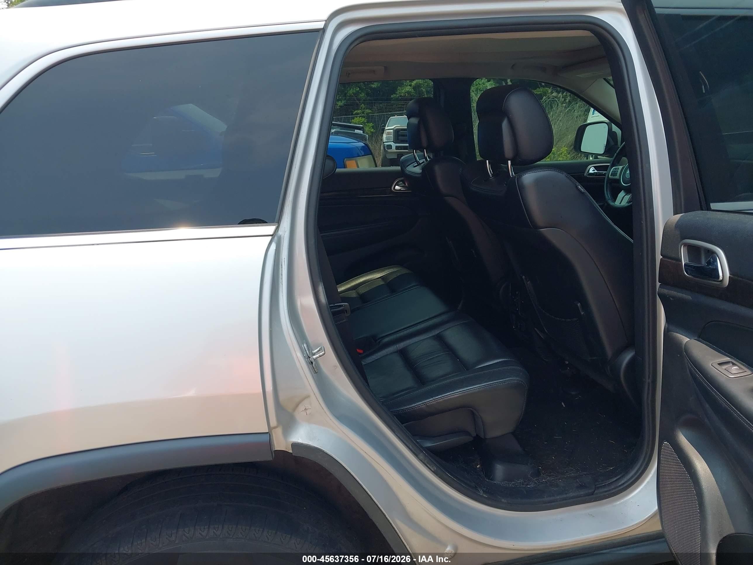 2012 Jeep Grand Cherokee Laredo Silver vin: 1C4RJFAG0CC332929