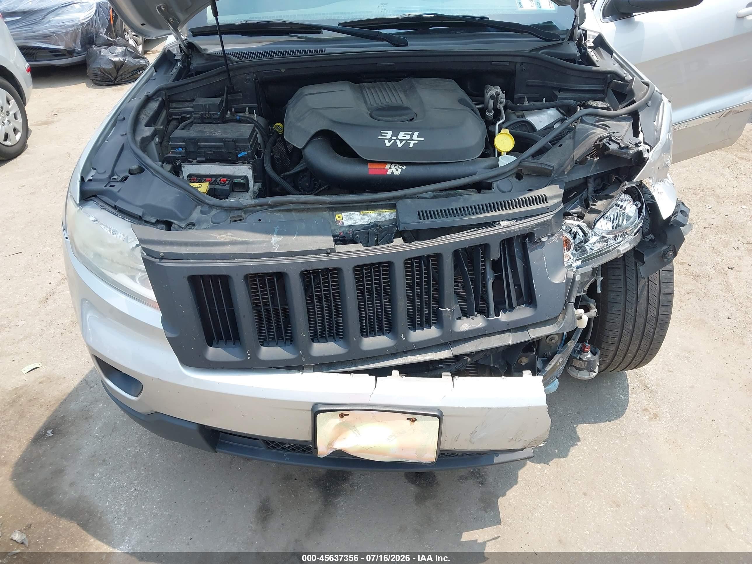2012 Jeep Grand Cherokee Laredo Silver vin: 1C4RJFAG0CC332929
