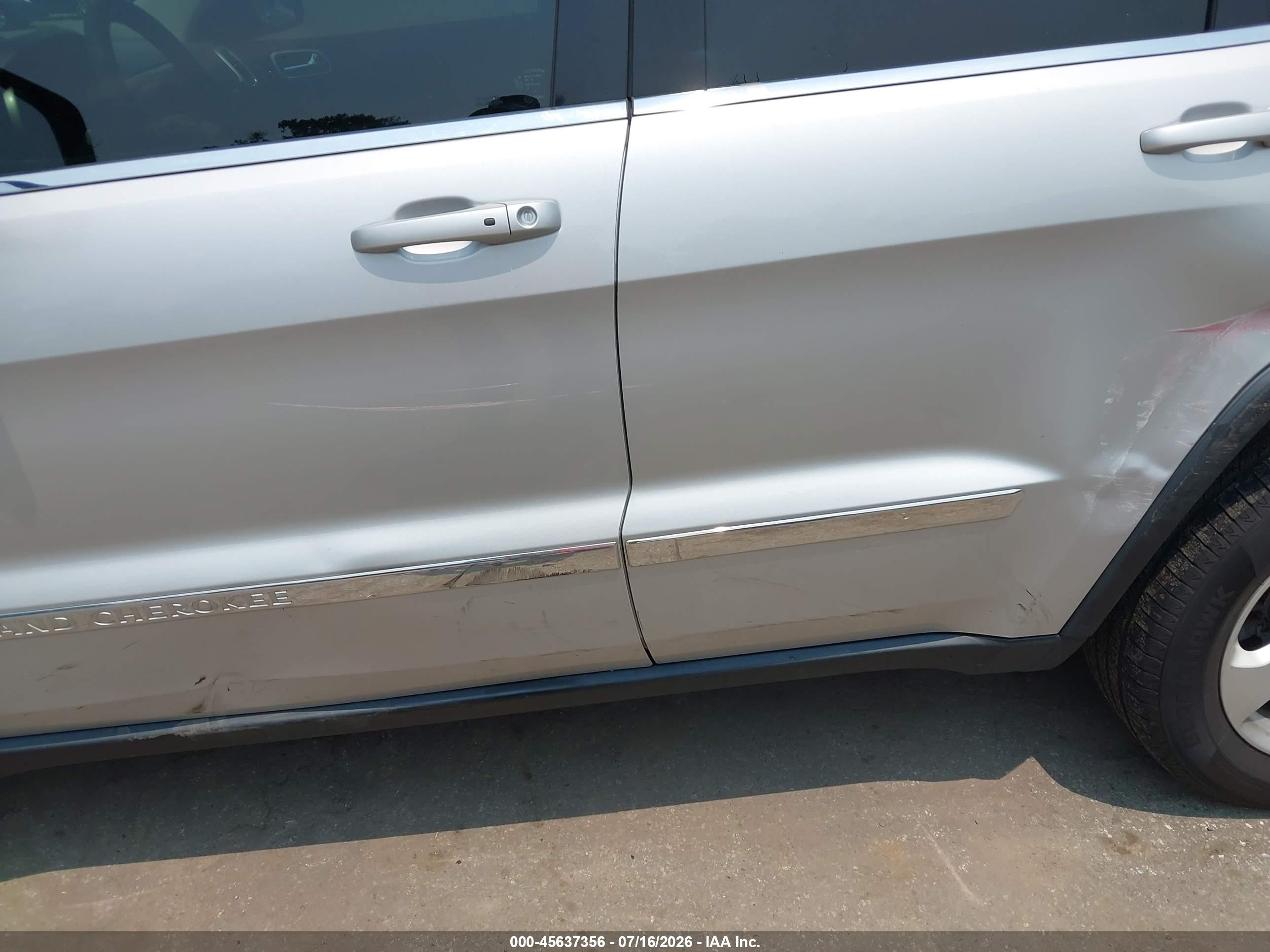 2012 Jeep Grand Cherokee Laredo Silver vin: 1C4RJFAG0CC332929