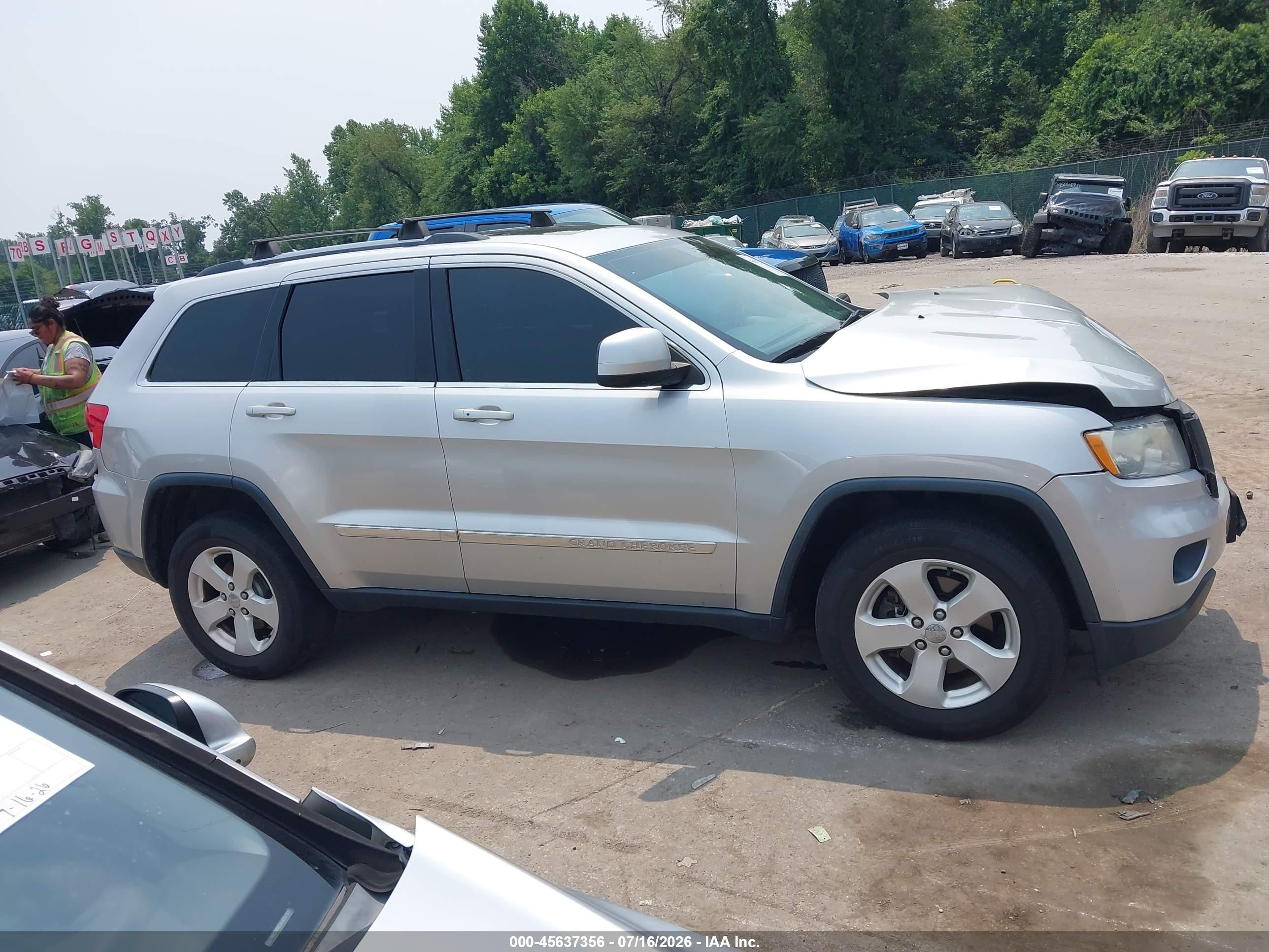 2012 Jeep Grand Cherokee Laredo Silver vin: 1C4RJFAG0CC332929