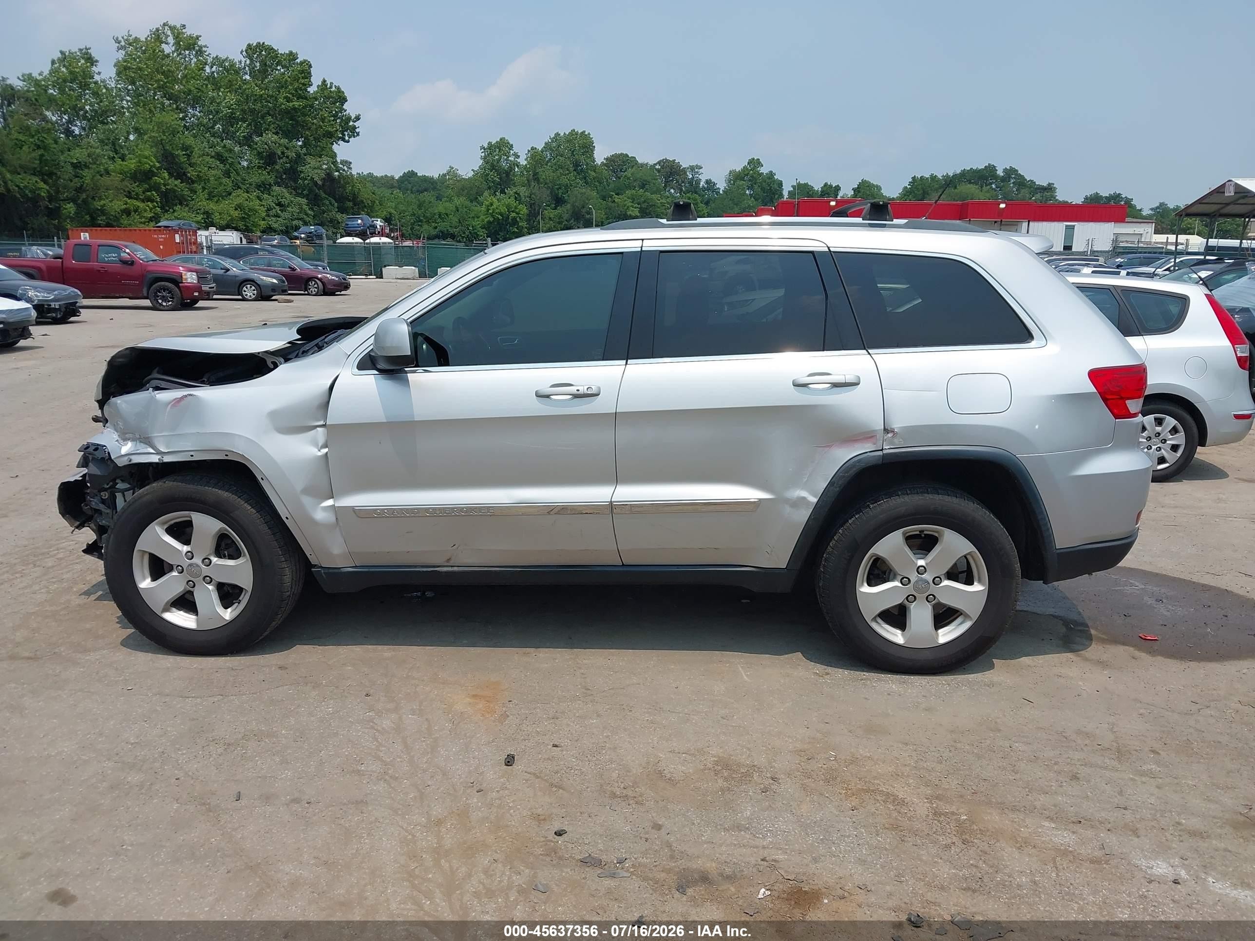 2012 Jeep Grand Cherokee Laredo Silver vin: 1C4RJFAG0CC332929