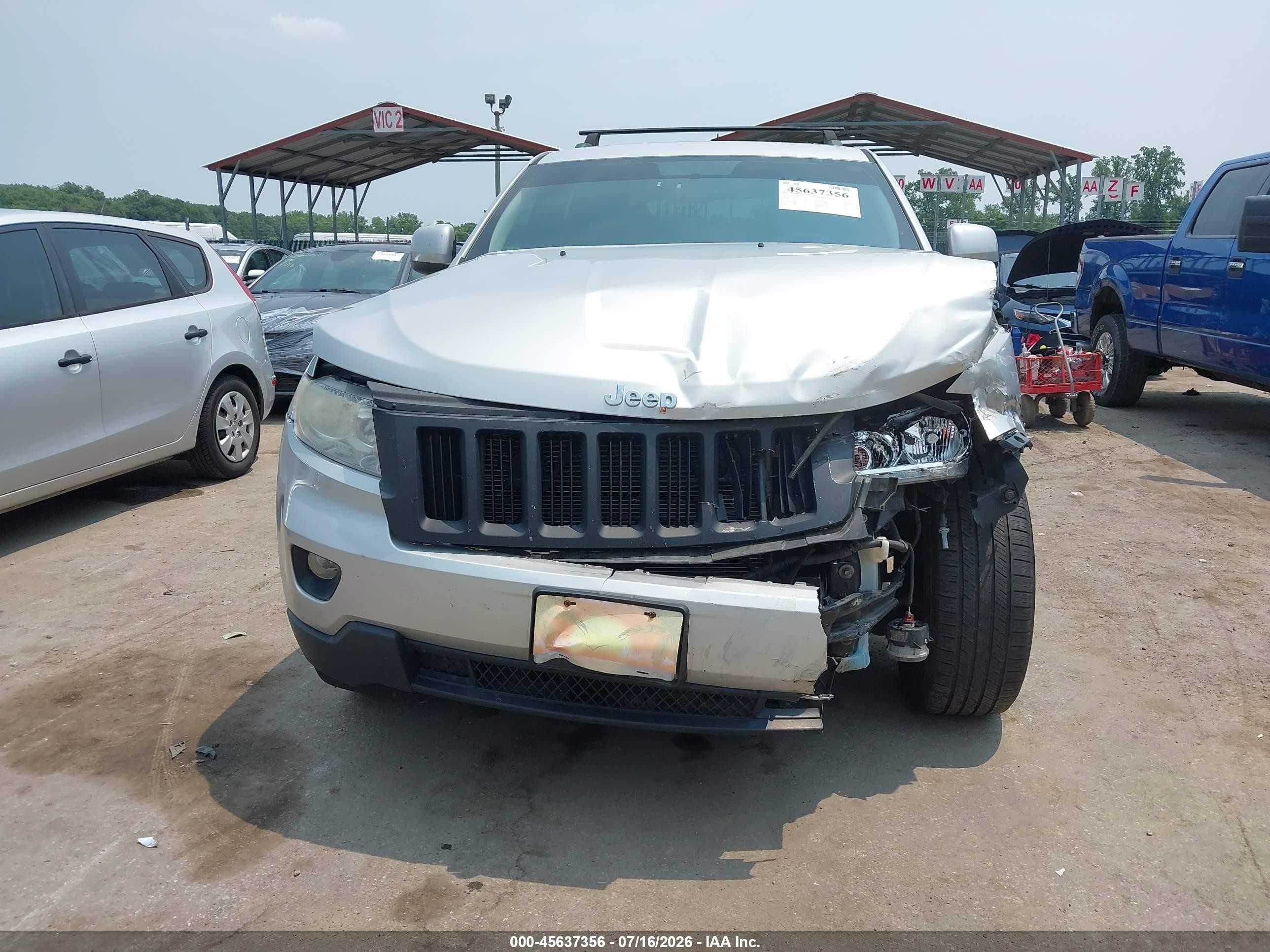 2012 Jeep Grand Cherokee Laredo Silver vin: 1C4RJFAG0CC332929