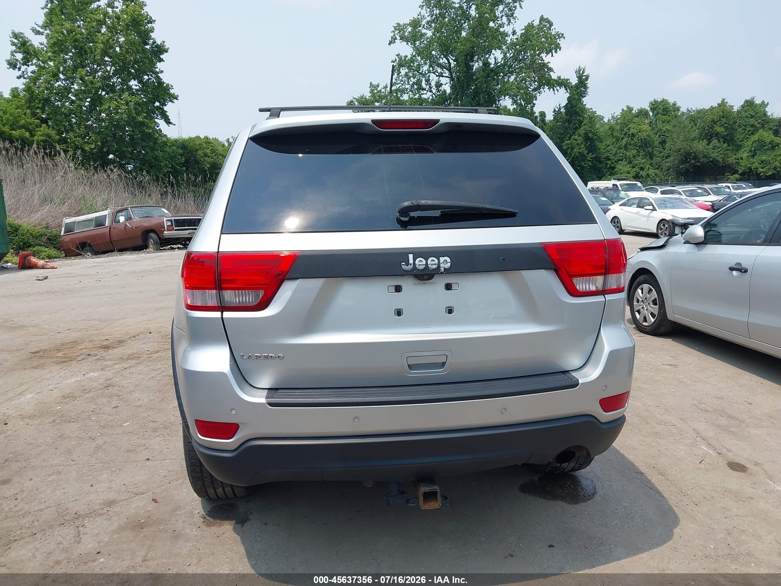2012 Jeep Grand Cherokee Laredo Silver vin: 1C4RJFAG0CC332929