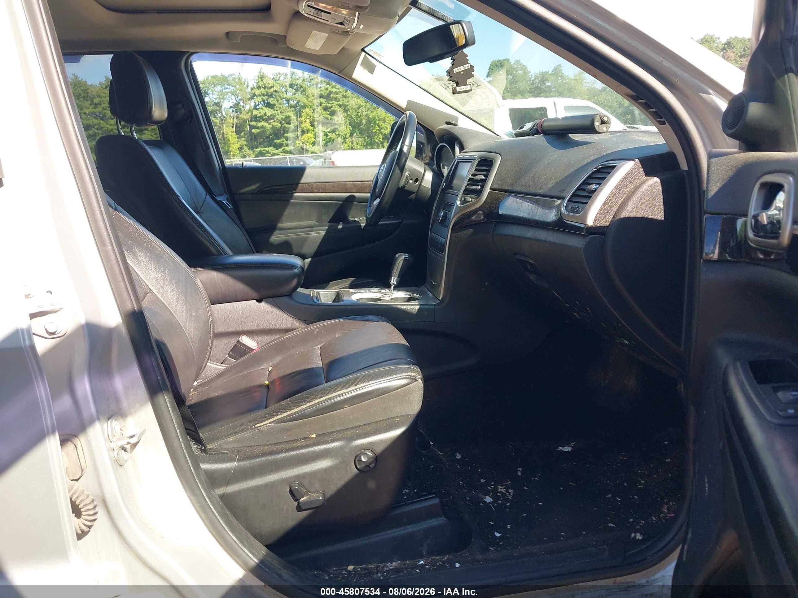 2012 Jeep Grand Cherokee Laredo Silver vin: 1C4RJFAG0CC345308