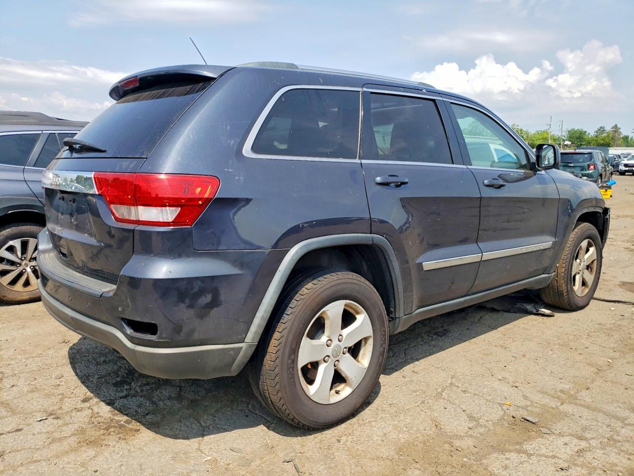 2013 Jeep Grand Cherokee Laredo Gray vin: 1C4RJFAG0DC537622