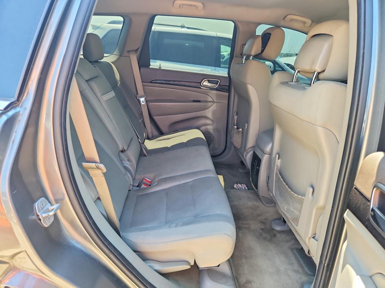 2013 Jeep Grand Cherokee Laredo Gray vin: 1C4RJFAG0DC541363