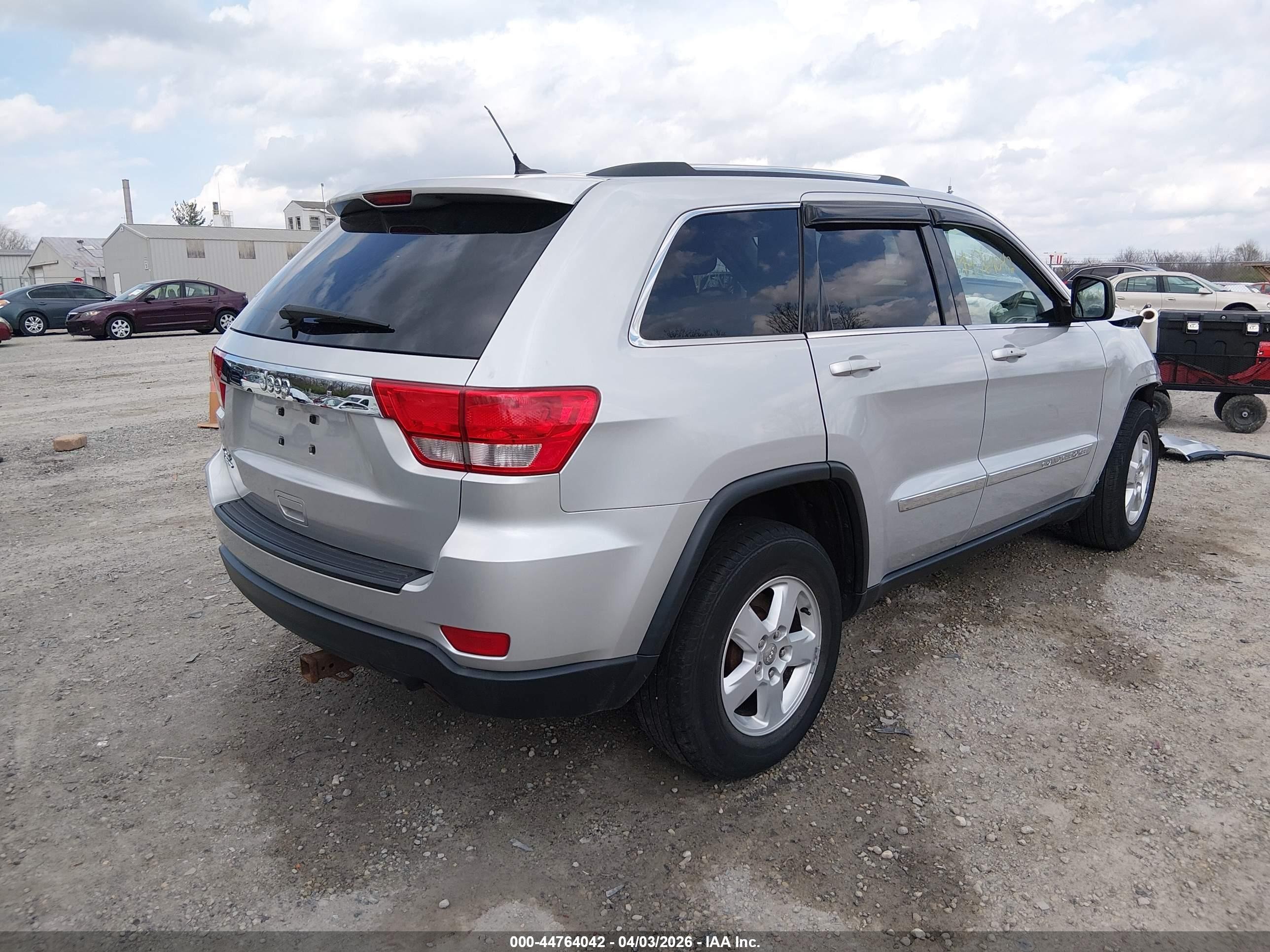 2013 Jeep Grand Cherokee Laredo Silver vin: 1C4RJFAG0DC552959