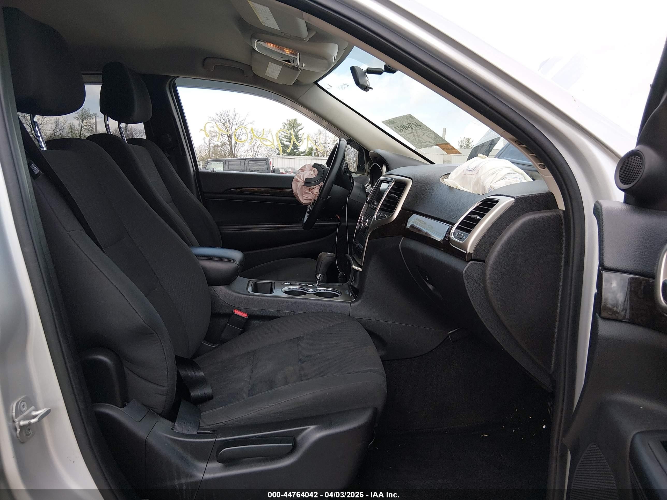 2013 Jeep Grand Cherokee Laredo Silver vin: 1C4RJFAG0DC552959