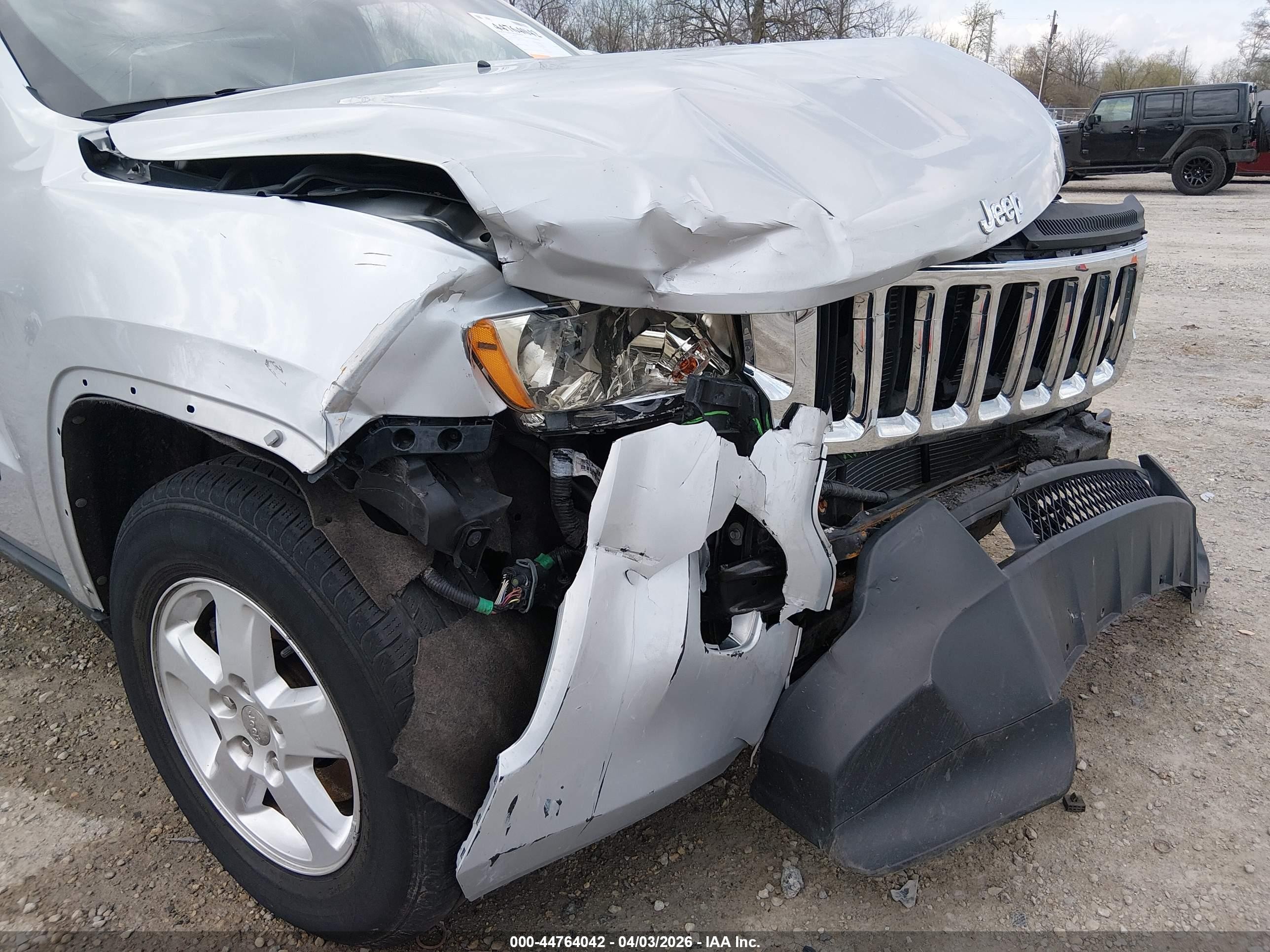 2013 Jeep Grand Cherokee Laredo Silver vin: 1C4RJFAG0DC552959