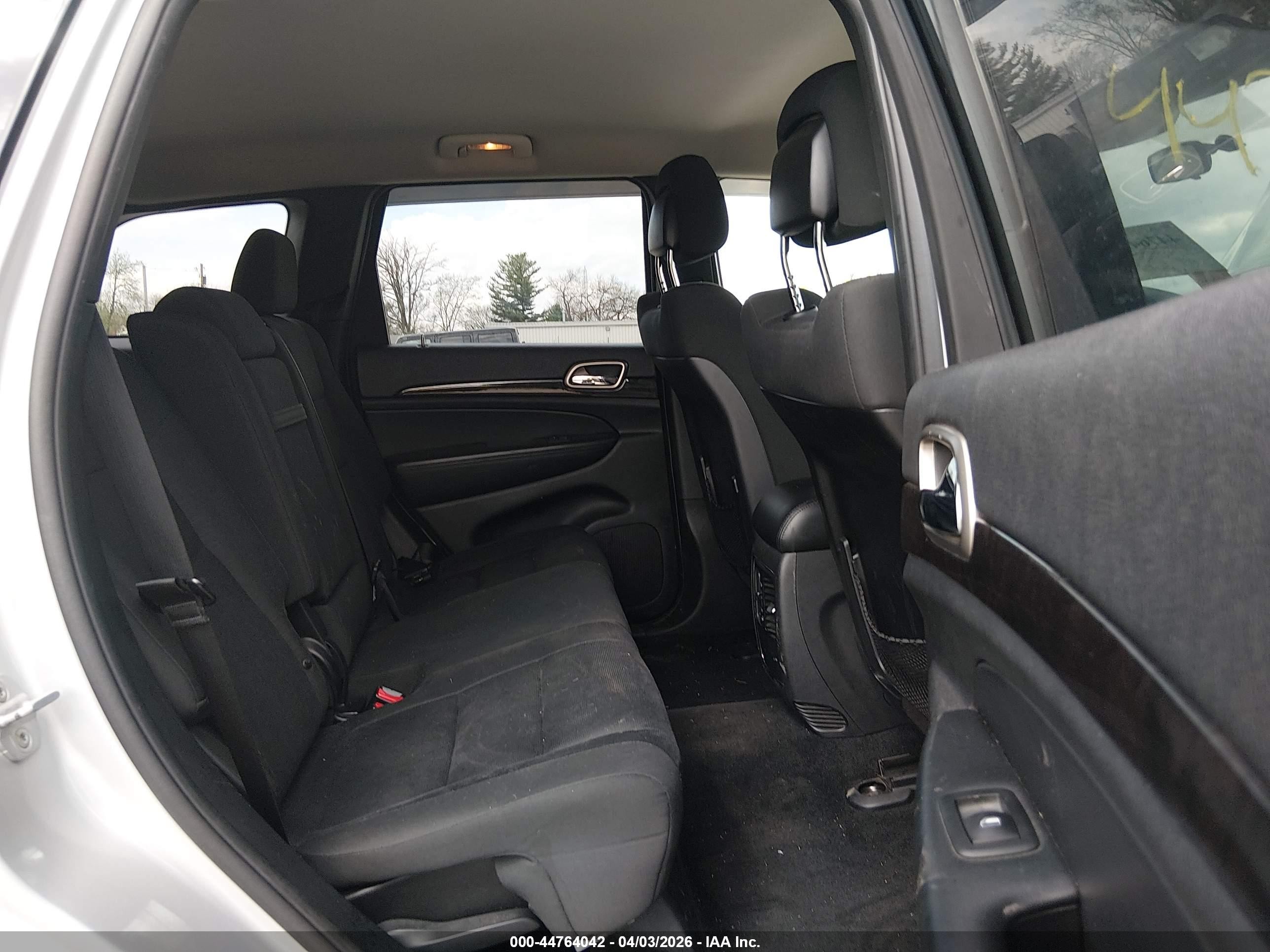 2013 Jeep Grand Cherokee Laredo Silver vin: 1C4RJFAG0DC552959