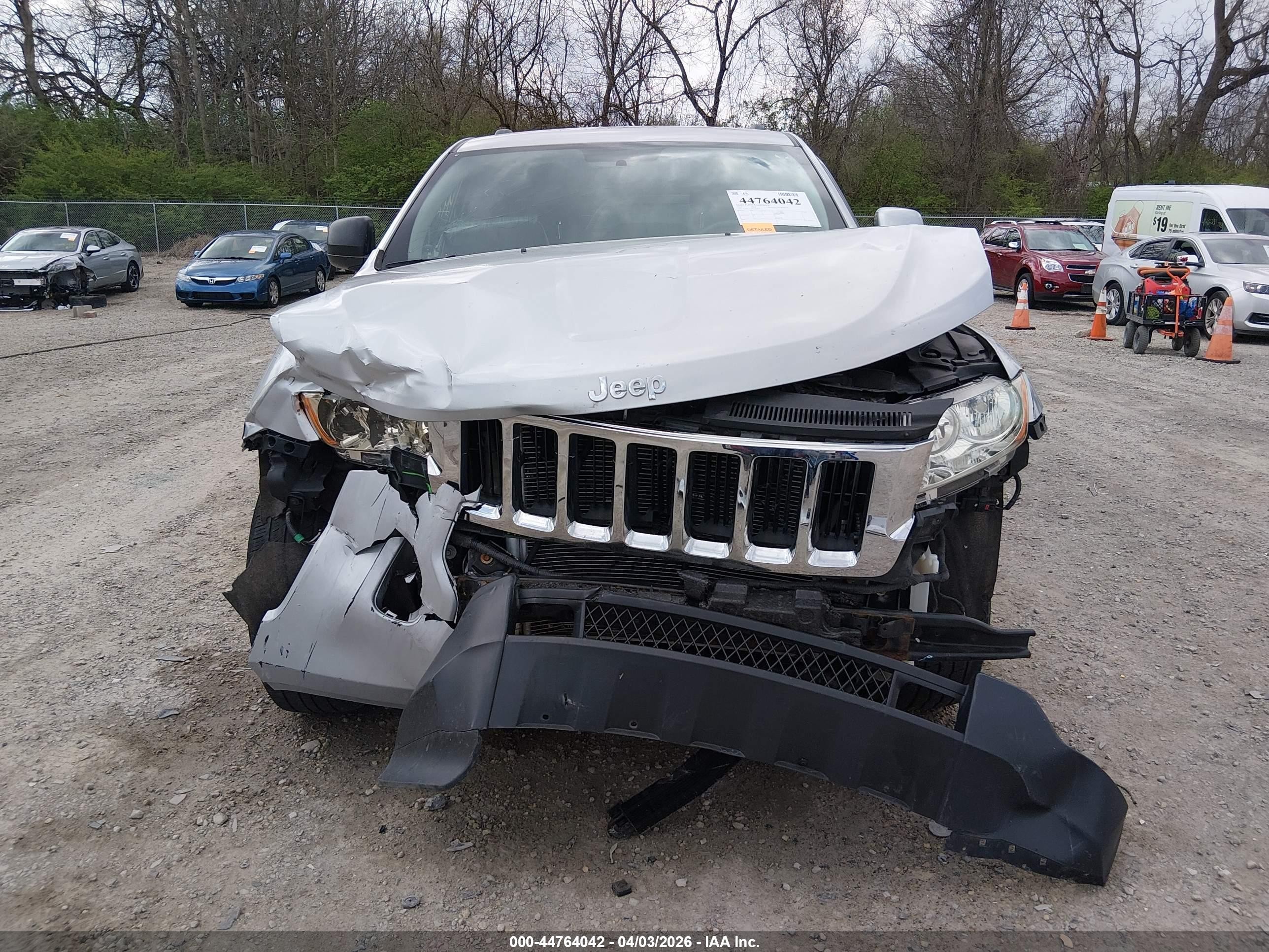2013 Jeep Grand Cherokee Laredo Silver vin: 1C4RJFAG0DC552959