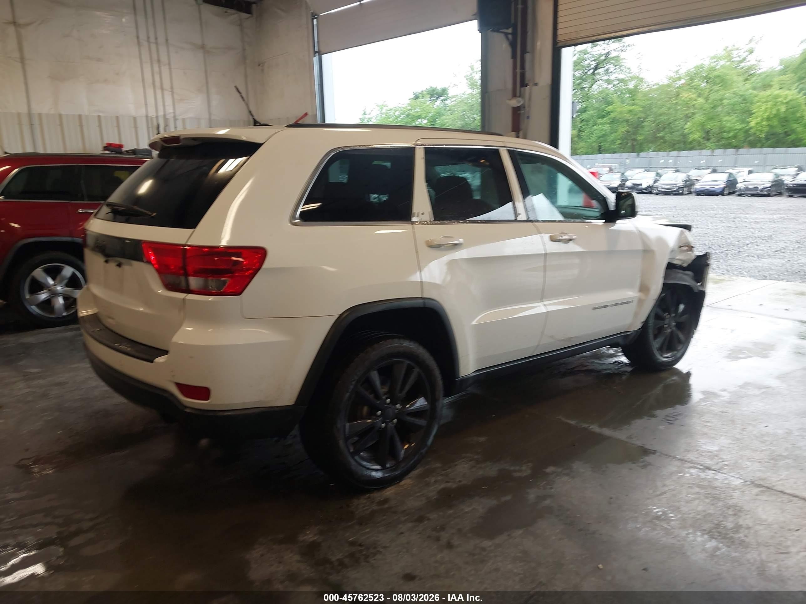 2013 Jeep Grand Cherokee Laredo Altitude White vin: 1C4RJFAG0DC599800