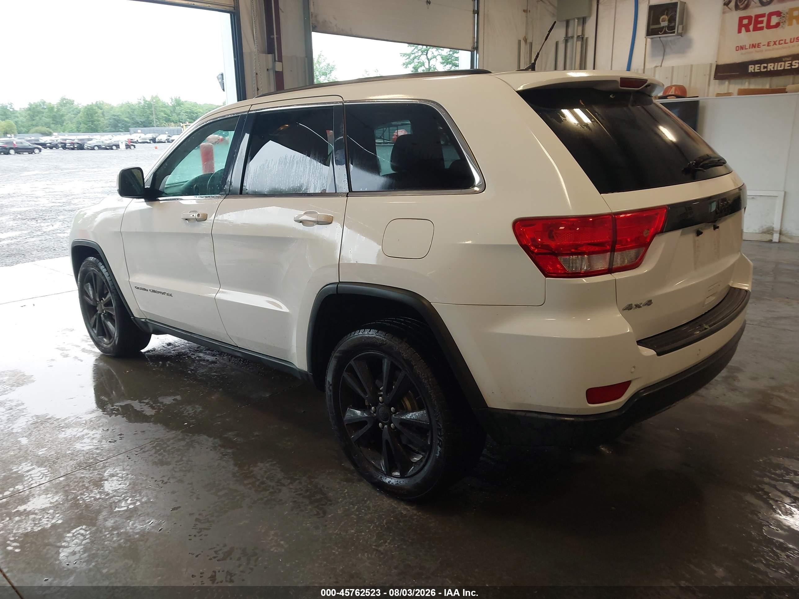 2013 Jeep Grand Cherokee Laredo Altitude White vin: 1C4RJFAG0DC599800