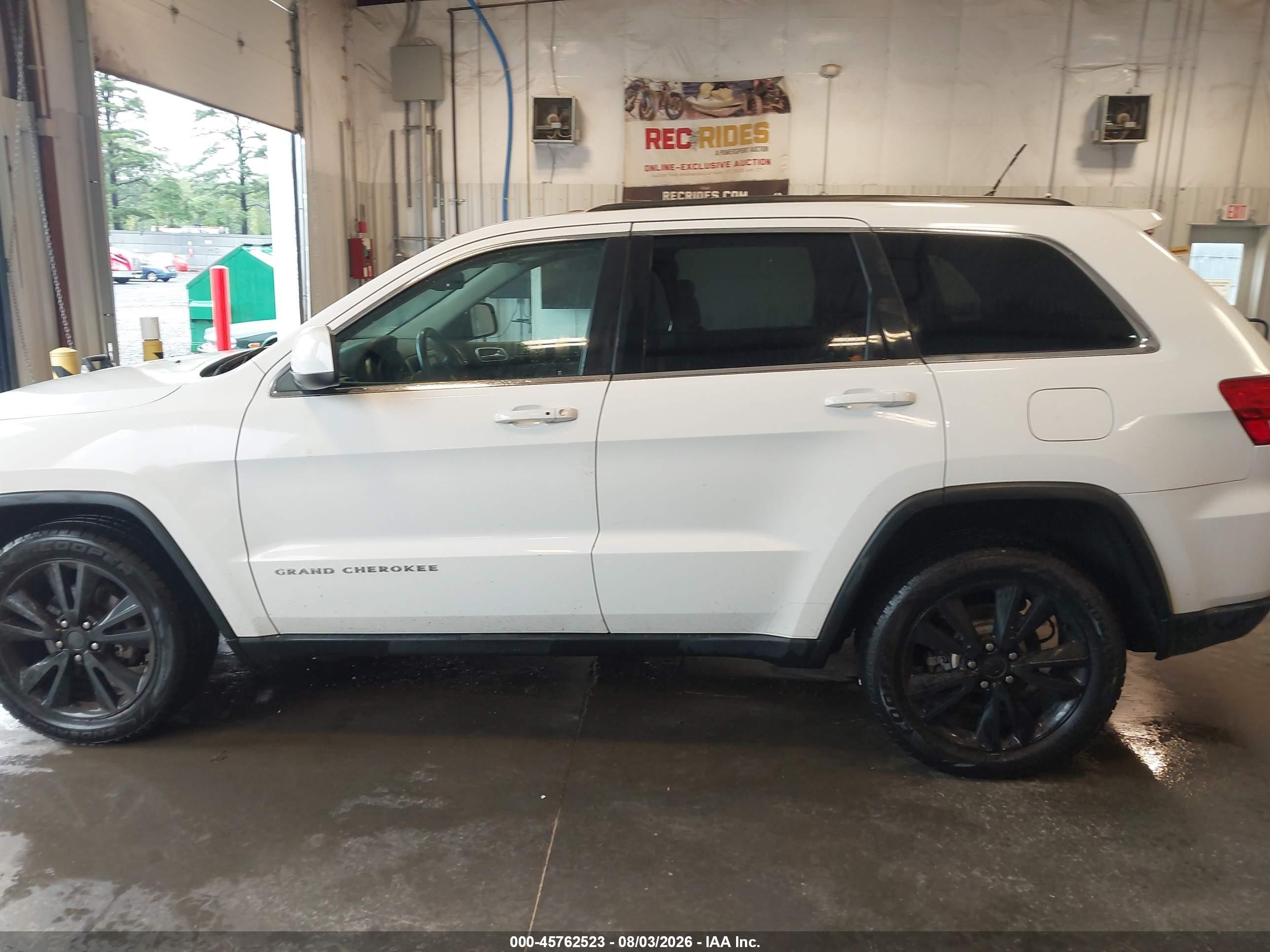2013 Jeep Grand Cherokee Laredo Altitude White vin: 1C4RJFAG0DC599800