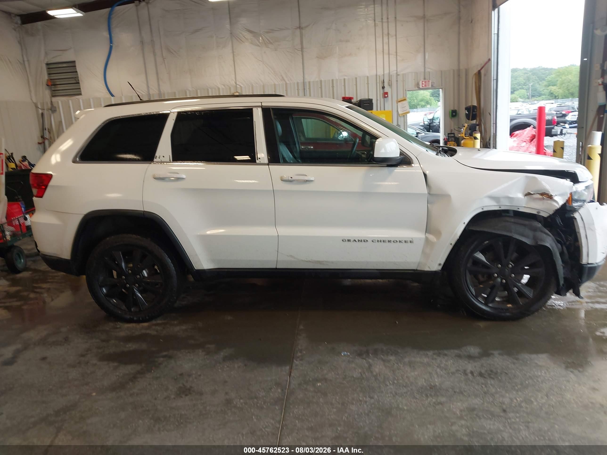 2013 Jeep Grand Cherokee Laredo Altitude White vin: 1C4RJFAG0DC599800