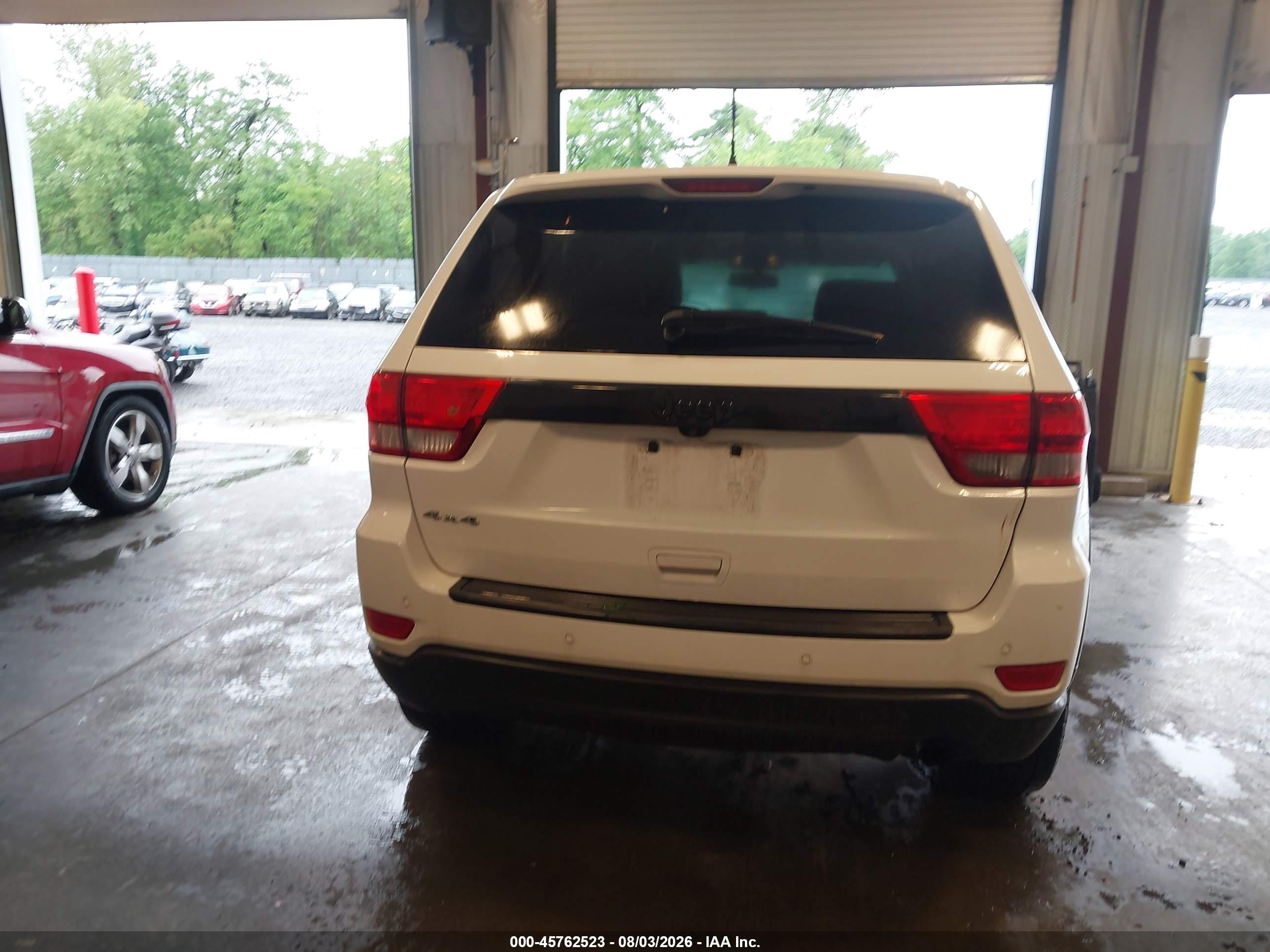 2013 Jeep Grand Cherokee Laredo Altitude White vin: 1C4RJFAG0DC599800
