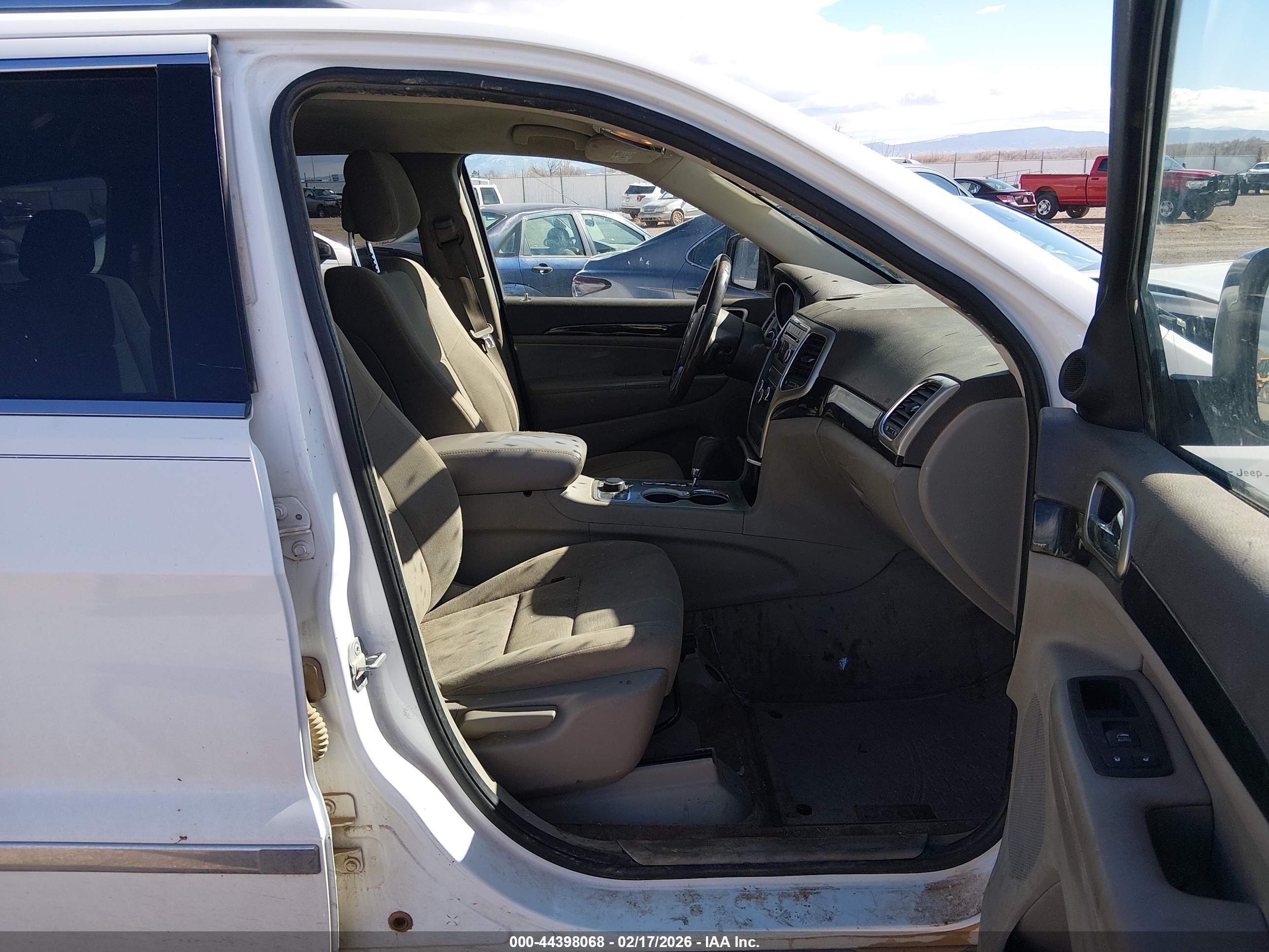 2013 Jeep Grand Cherokee Laredo White vin: 1C4RJFAG0DC641432
