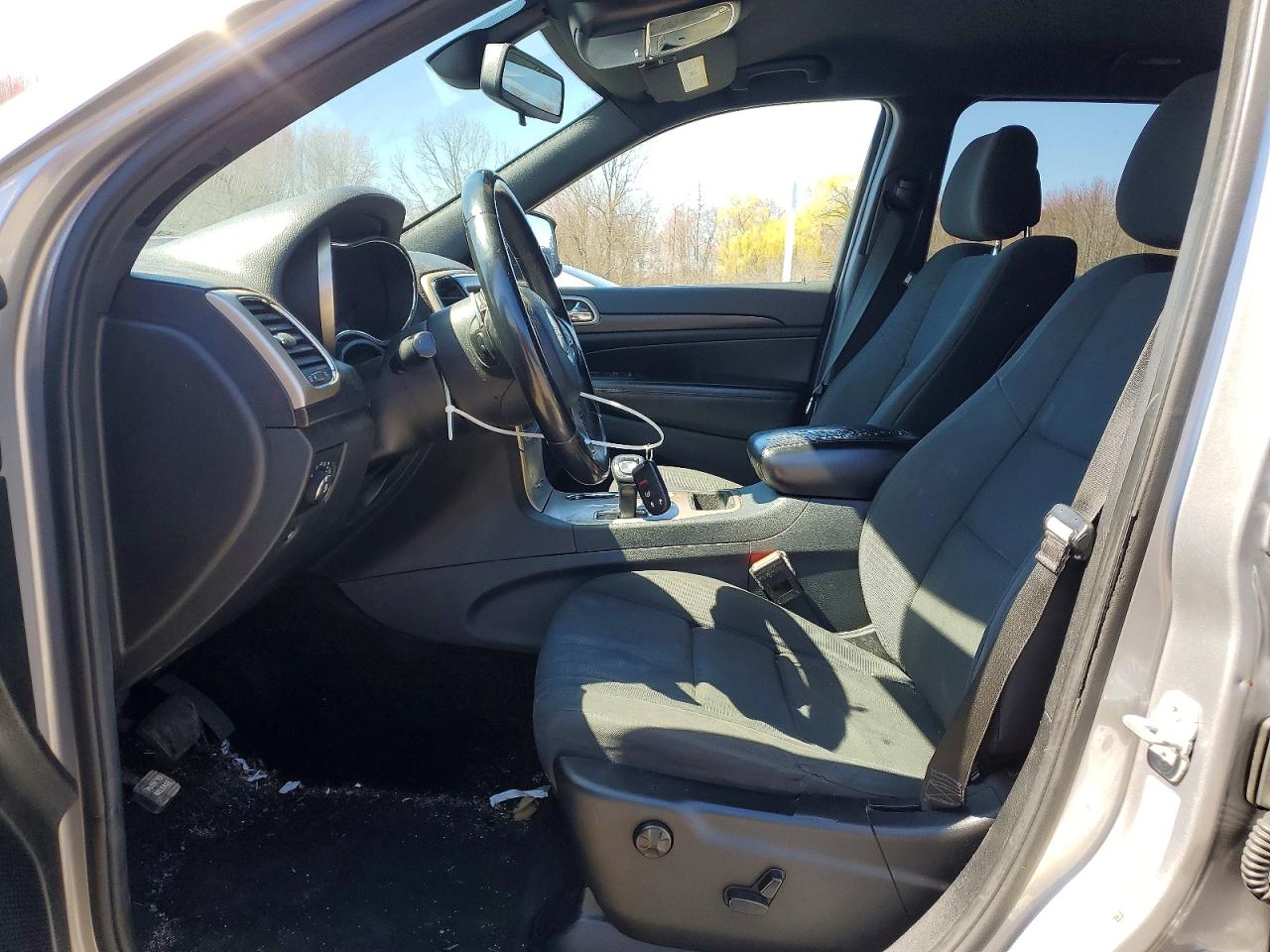 2014 Jeep Grand Cherokee Laredo Silver vin: 1C4RJFAG0EC210221