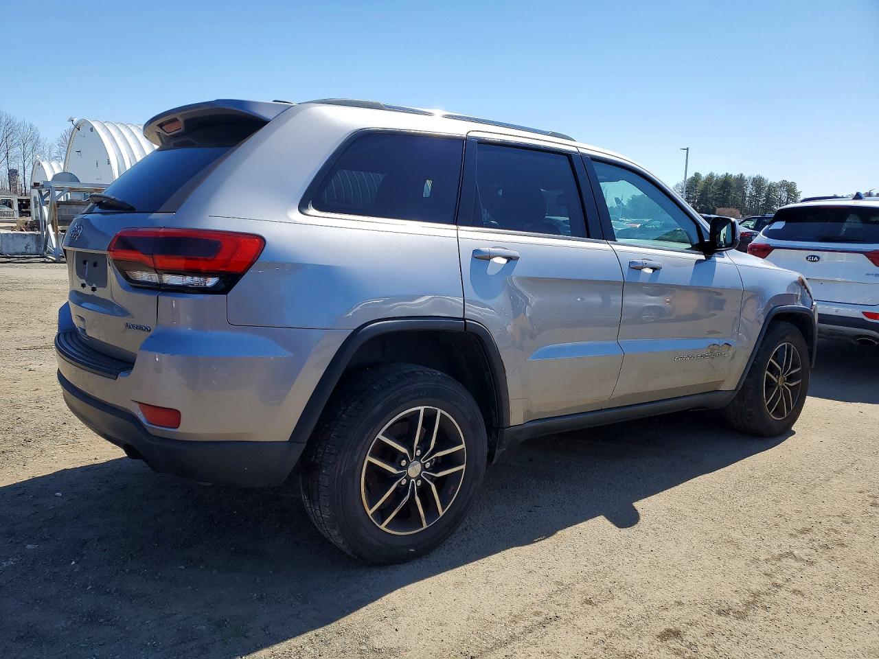 2014 Jeep Grand Cherokee Laredo Silver vin: 1C4RJFAG0EC210221