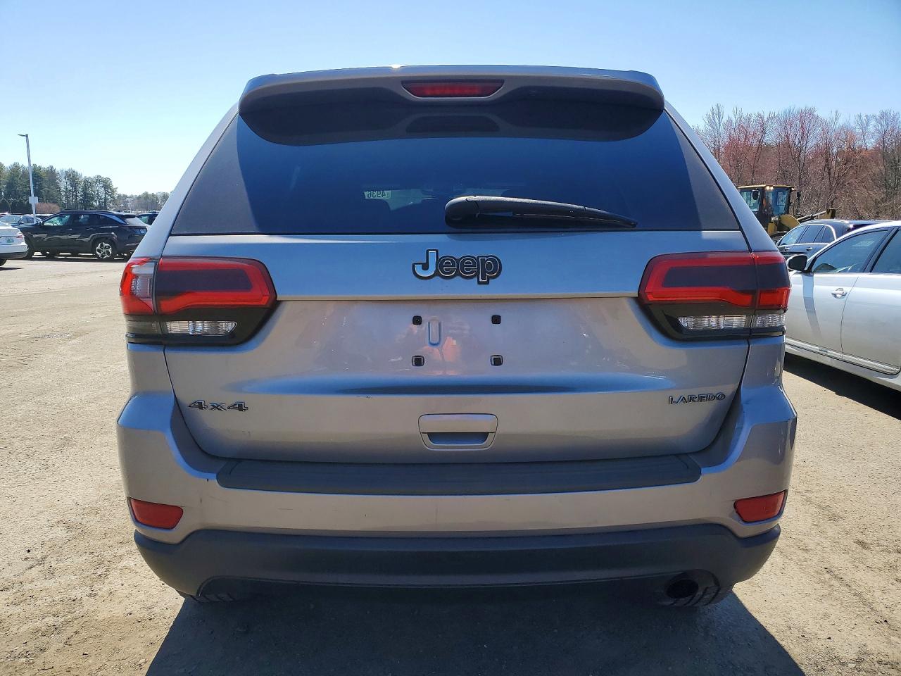 2014 Jeep Grand Cherokee Laredo Silver vin: 1C4RJFAG0EC210221