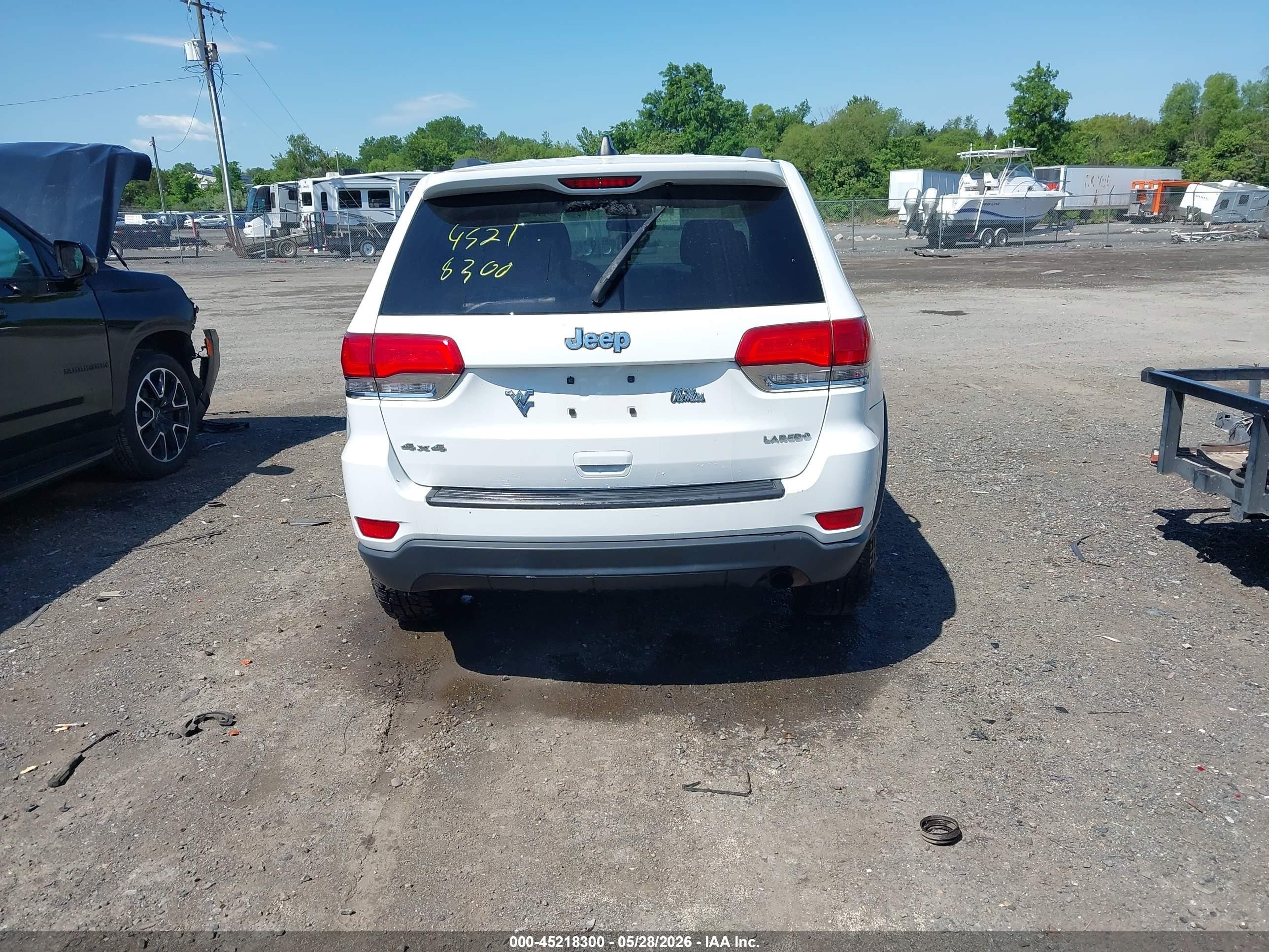 2014 Jeep Grand Cherokee Laredo White vin: 1C4RJFAG0EC392907