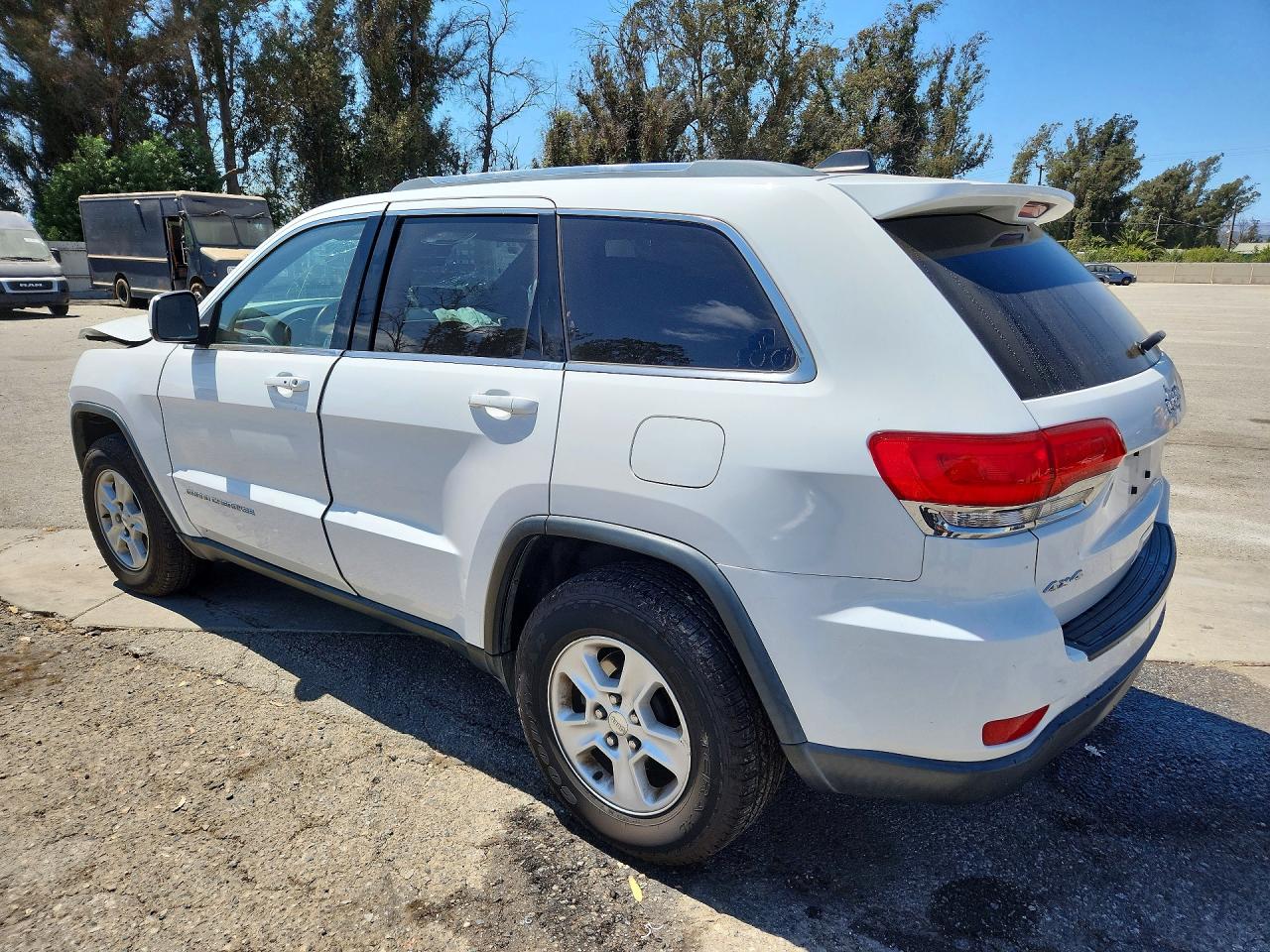 2015 Jeep Grand Cherokee Laredo White vin: 1C4RJFAG0FC183569