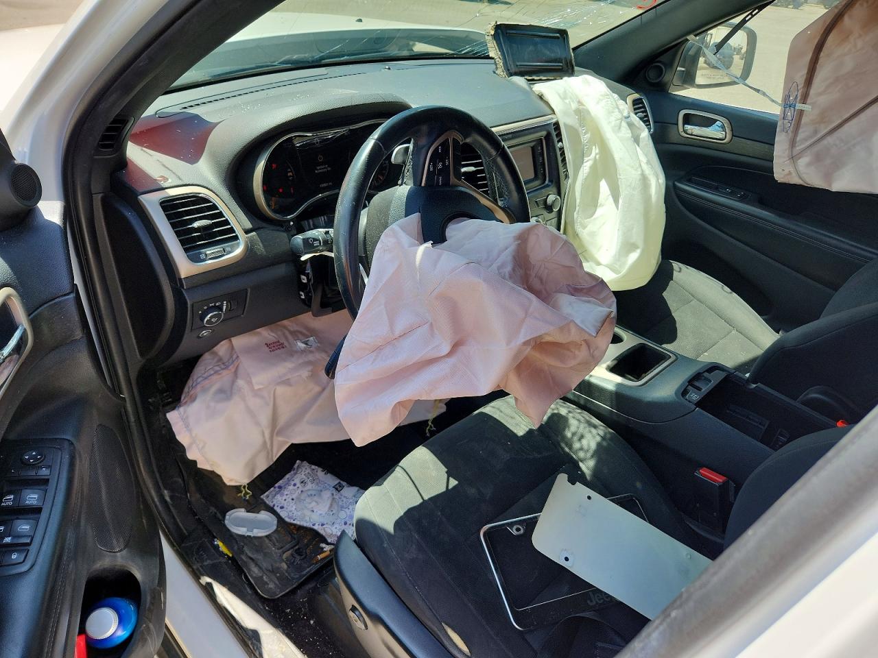2015 Jeep Grand Cherokee Laredo White vin: 1C4RJFAG0FC183569