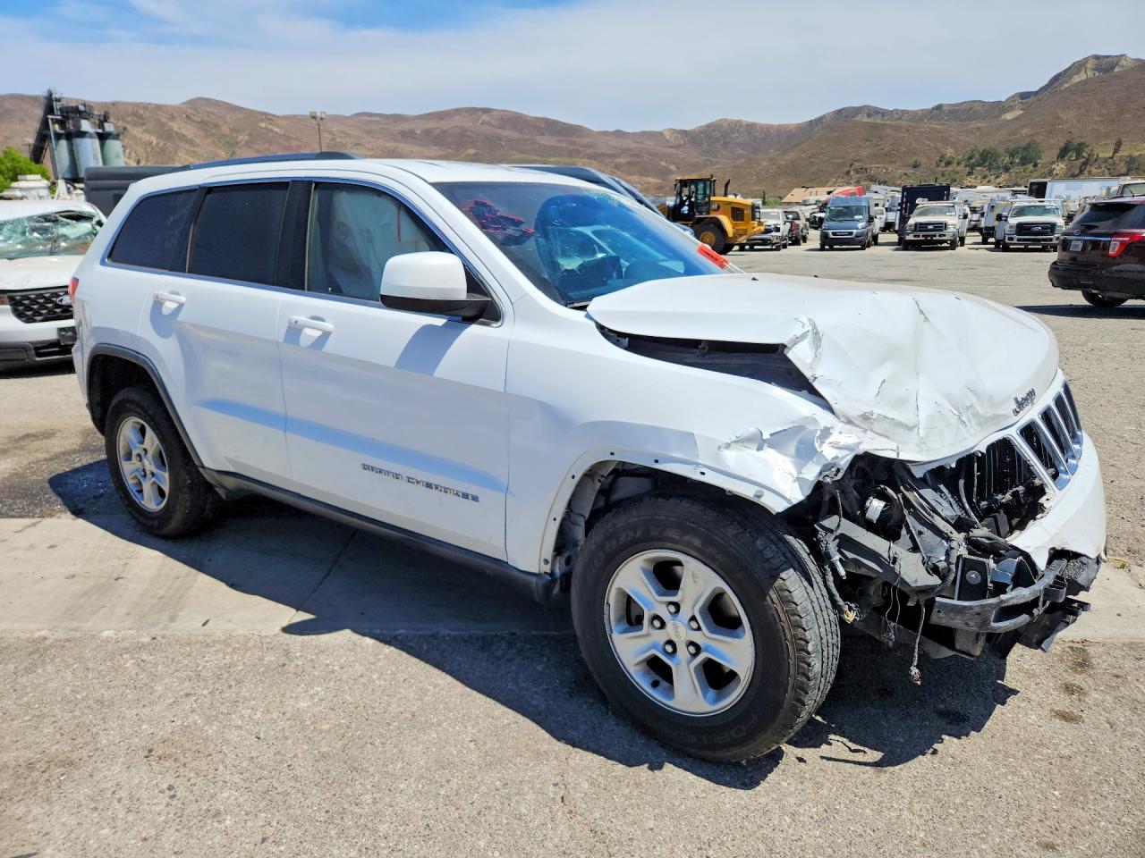 2015 Jeep Grand Cherokee Laredo White vin: 1C4RJFAG0FC183569