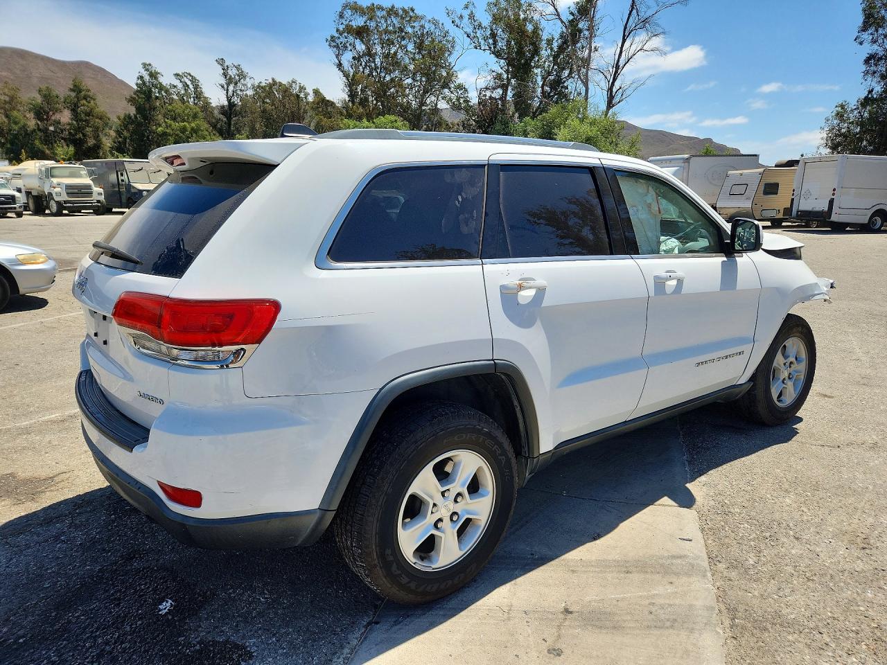 2015 Jeep Grand Cherokee Laredo White vin: 1C4RJFAG0FC183569
