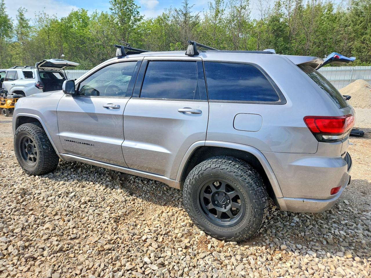 2015 Jeep Grand Cherokee Laredo Silver vin: 1C4RJFAG0FC209510