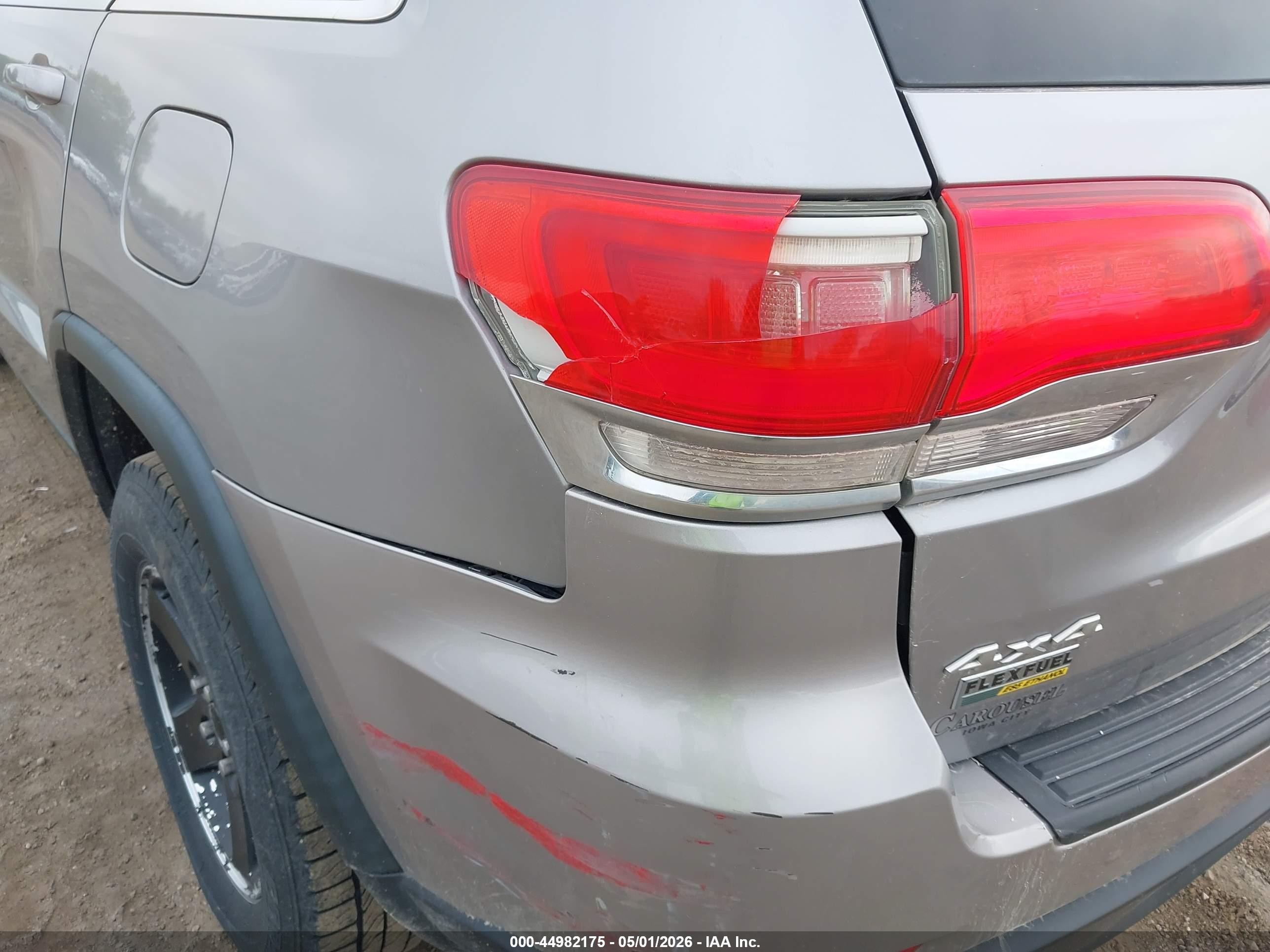 2015 Jeep Grand Cherokee Laredo Silver vin: 1C4RJFAG0FC234178