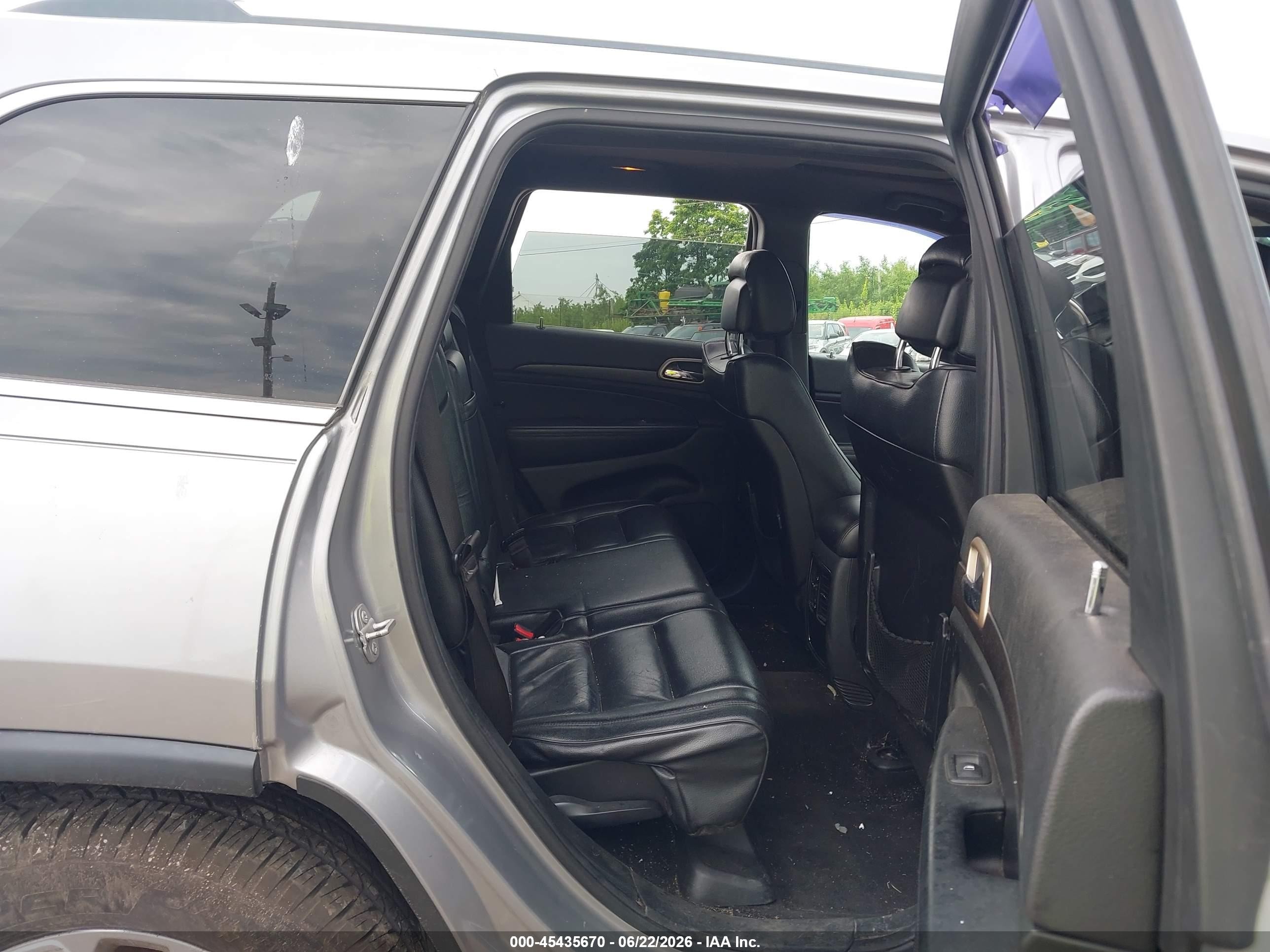 2015 Jeep Grand Cherokee Laredo Silver vin: 1C4RJFAG0FC659934