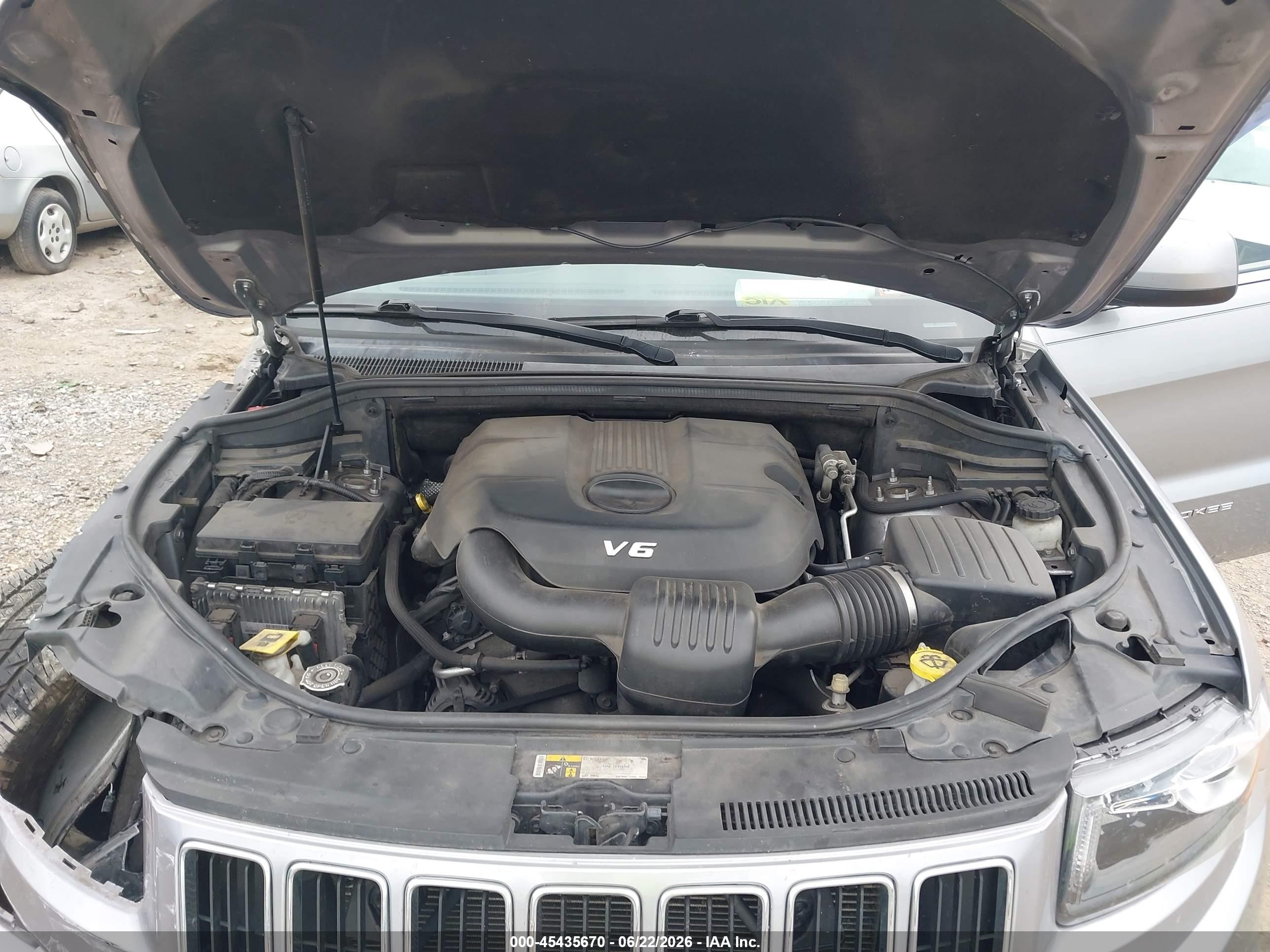 2015 Jeep Grand Cherokee Laredo Silver vin: 1C4RJFAG0FC659934