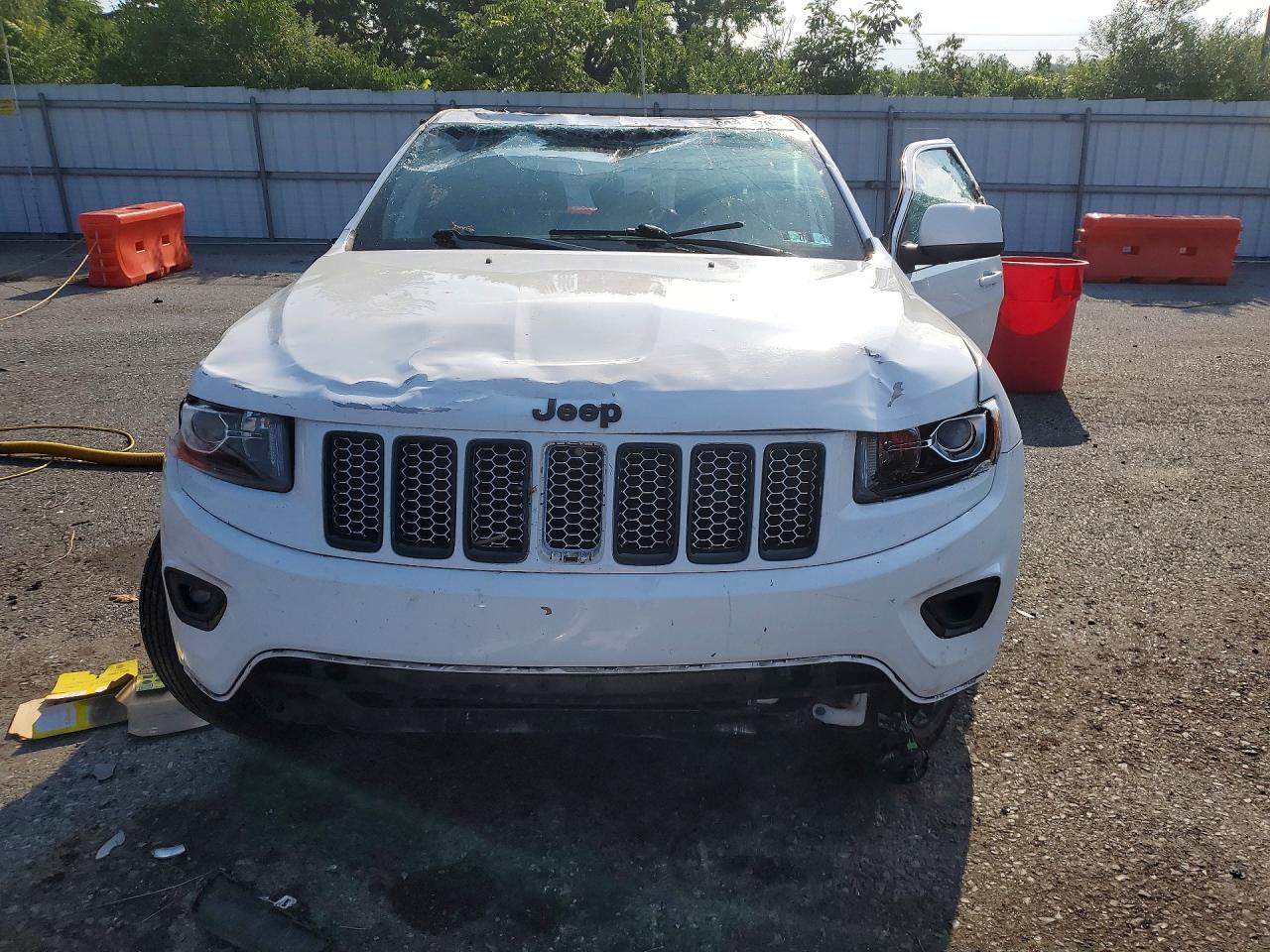 2015 Jeep Grand Cherokee Laredo Белый vin: 1C4RJFAG0FC742358