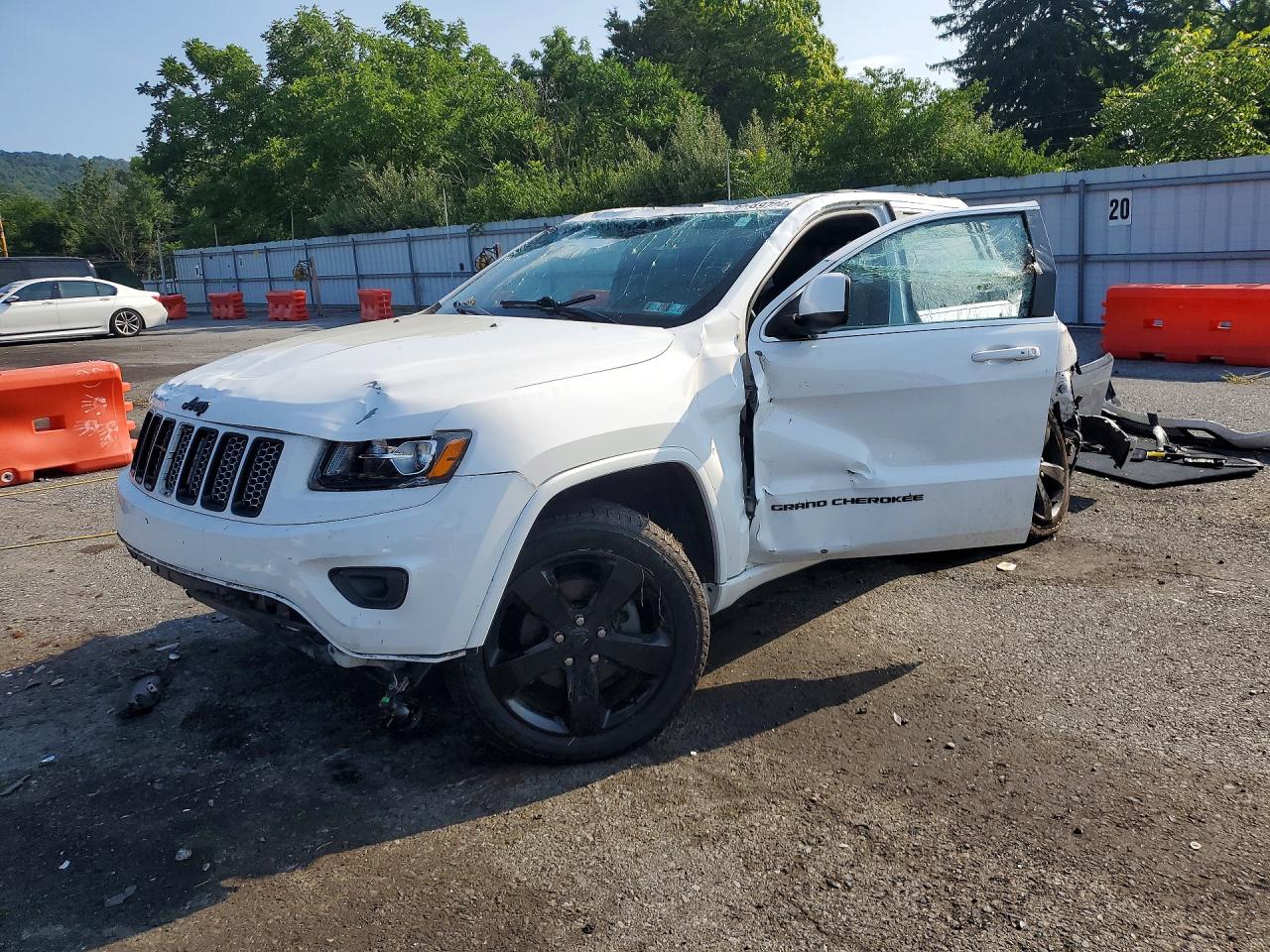 2015 Jeep Grand Cherokee Laredo White vin: 1C4RJFAG0FC742358