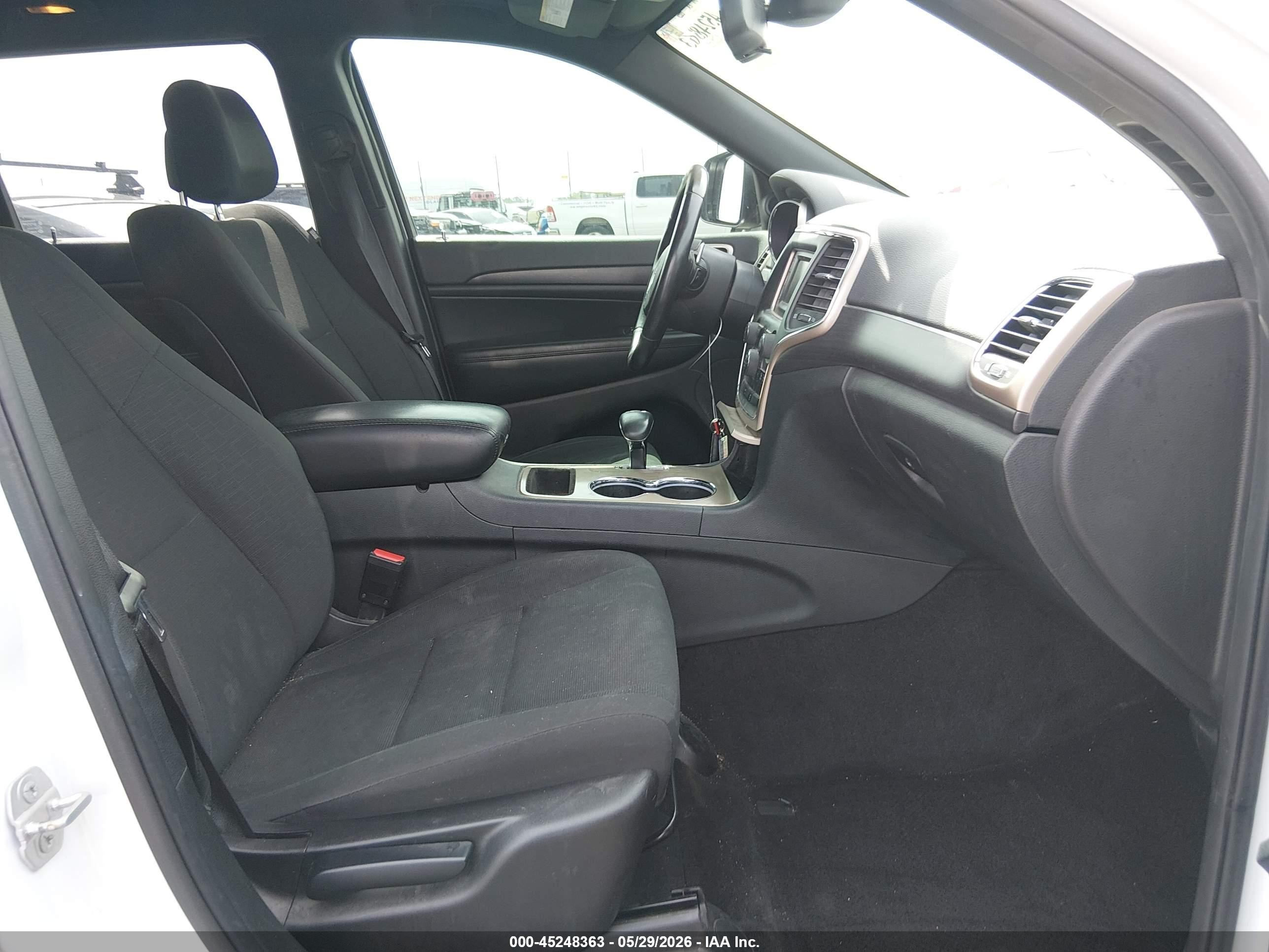 2015 Jeep Grand Cherokee Laredo White vin: 1C4RJFAG0FC764571