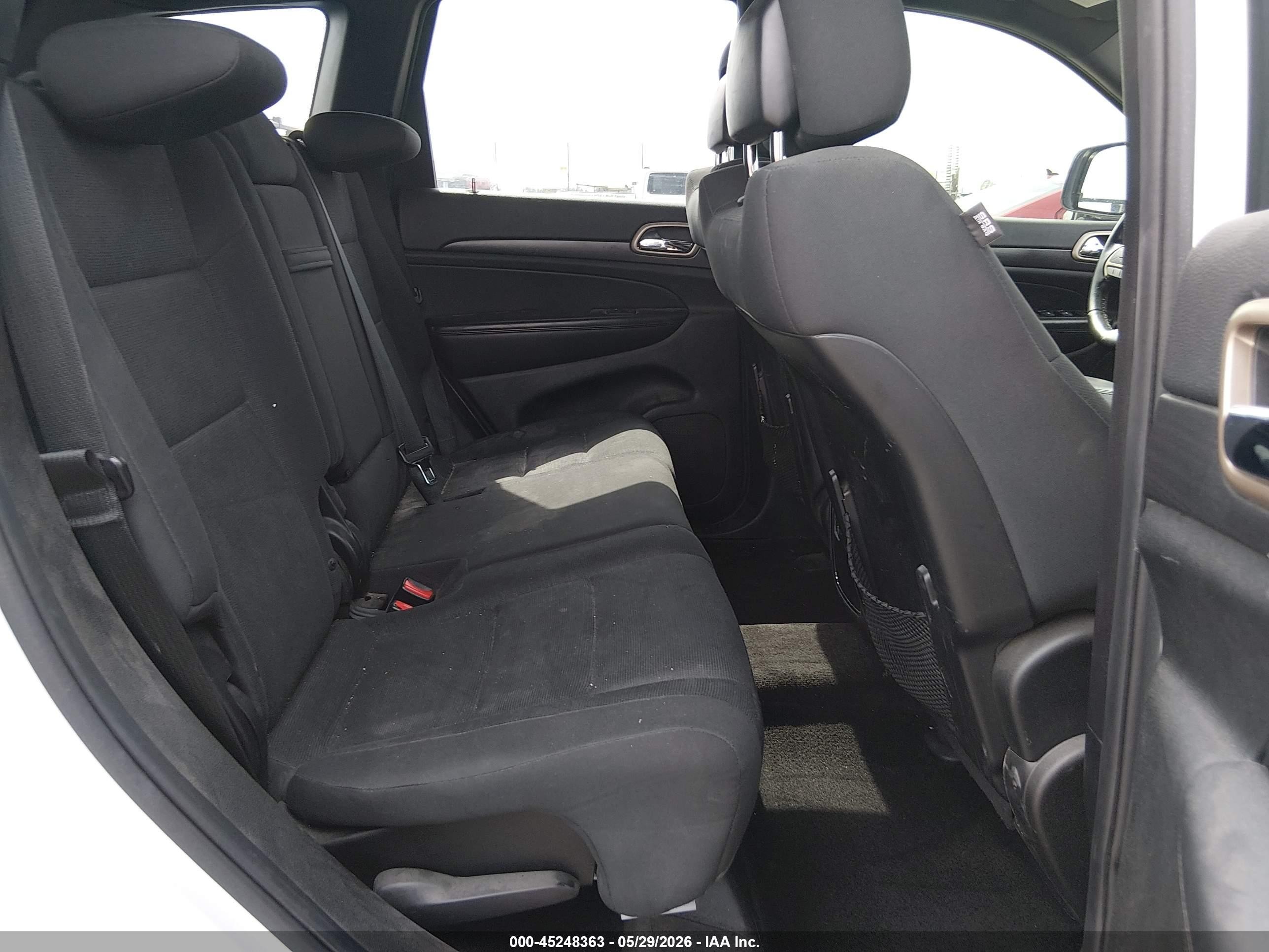 2015 Jeep Grand Cherokee Laredo White vin: 1C4RJFAG0FC764571