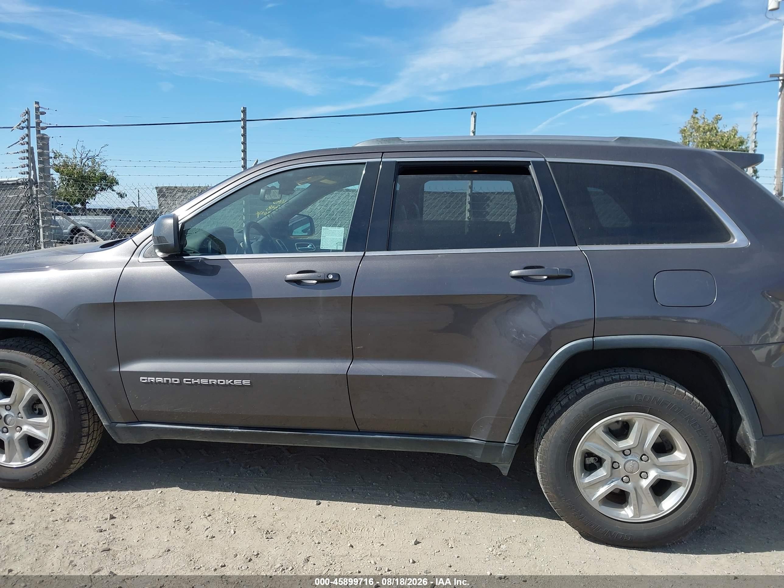 2015 Jeep Grand Cherokee Laredo Gray vin: 1C4RJFAG0FC858529