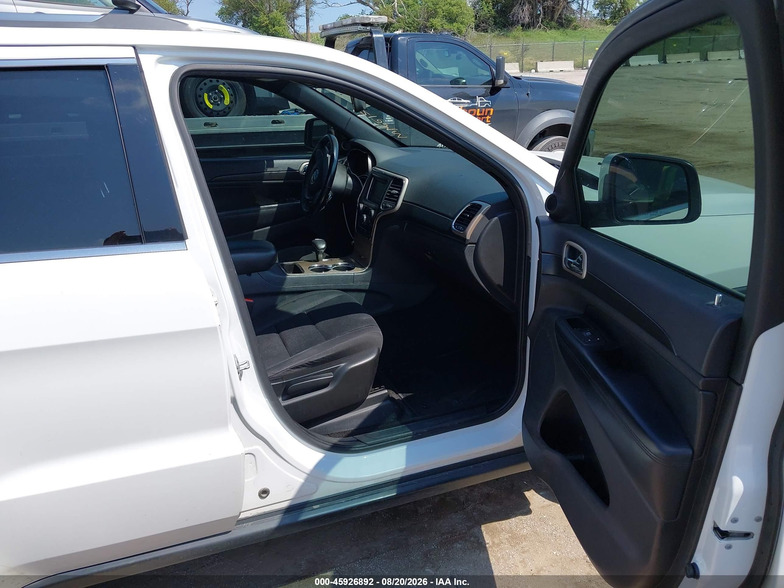 2015 Jeep Grand Cherokee Laredo White vin: 1C4RJFAG0FC889182